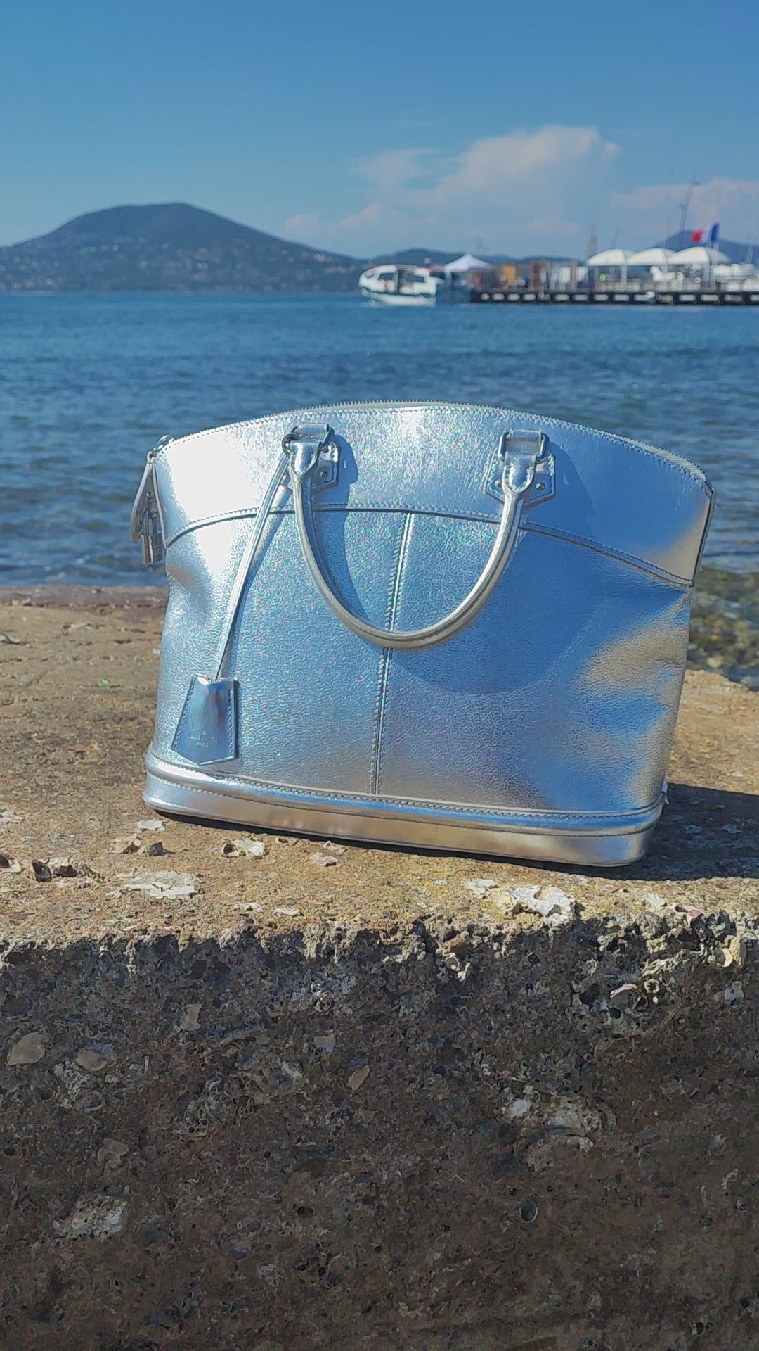 Louis Vuitton - Sac Suhali Lockit argenté