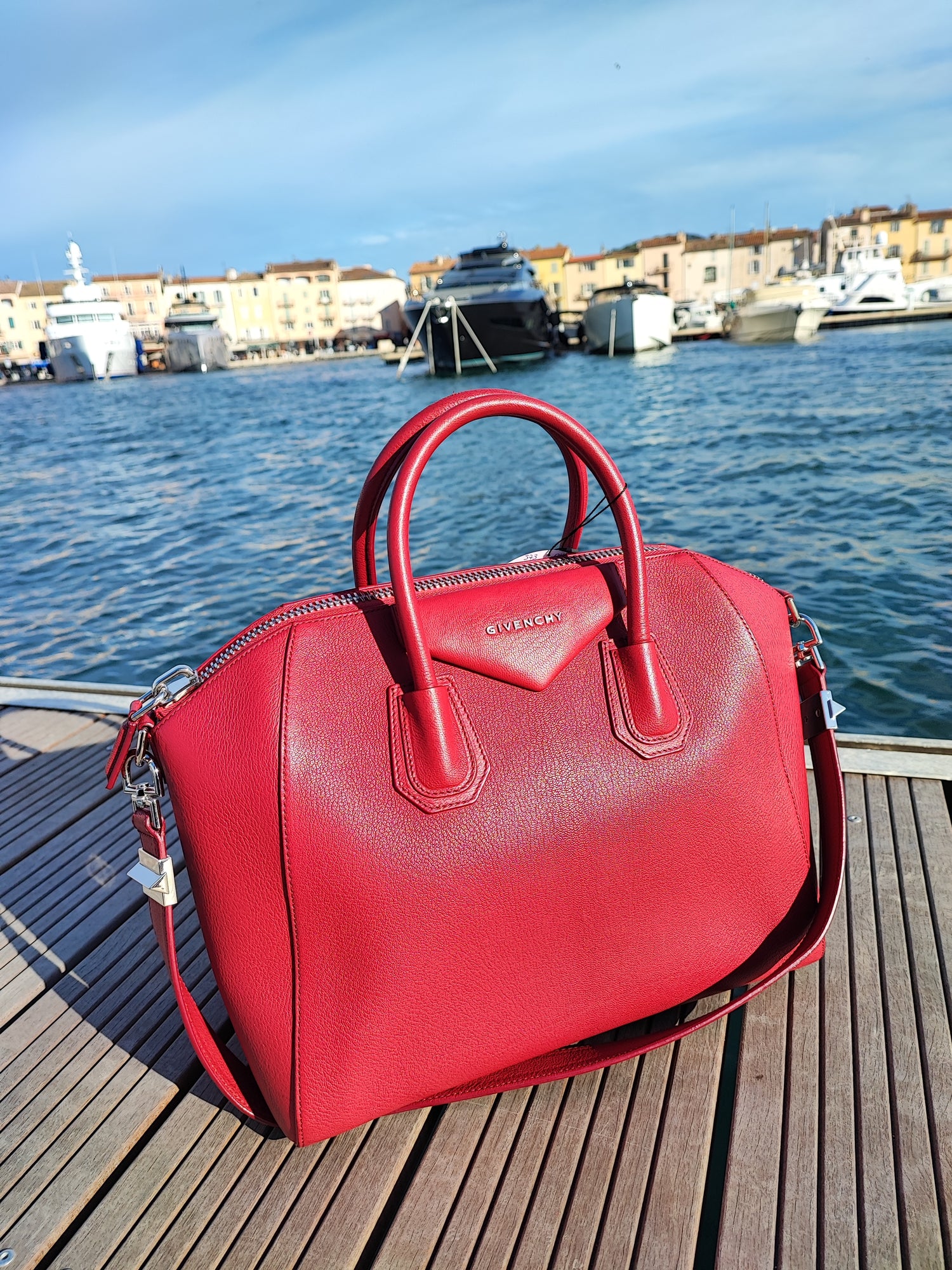Givenchy - Sac Antigona moyen modèle cerise