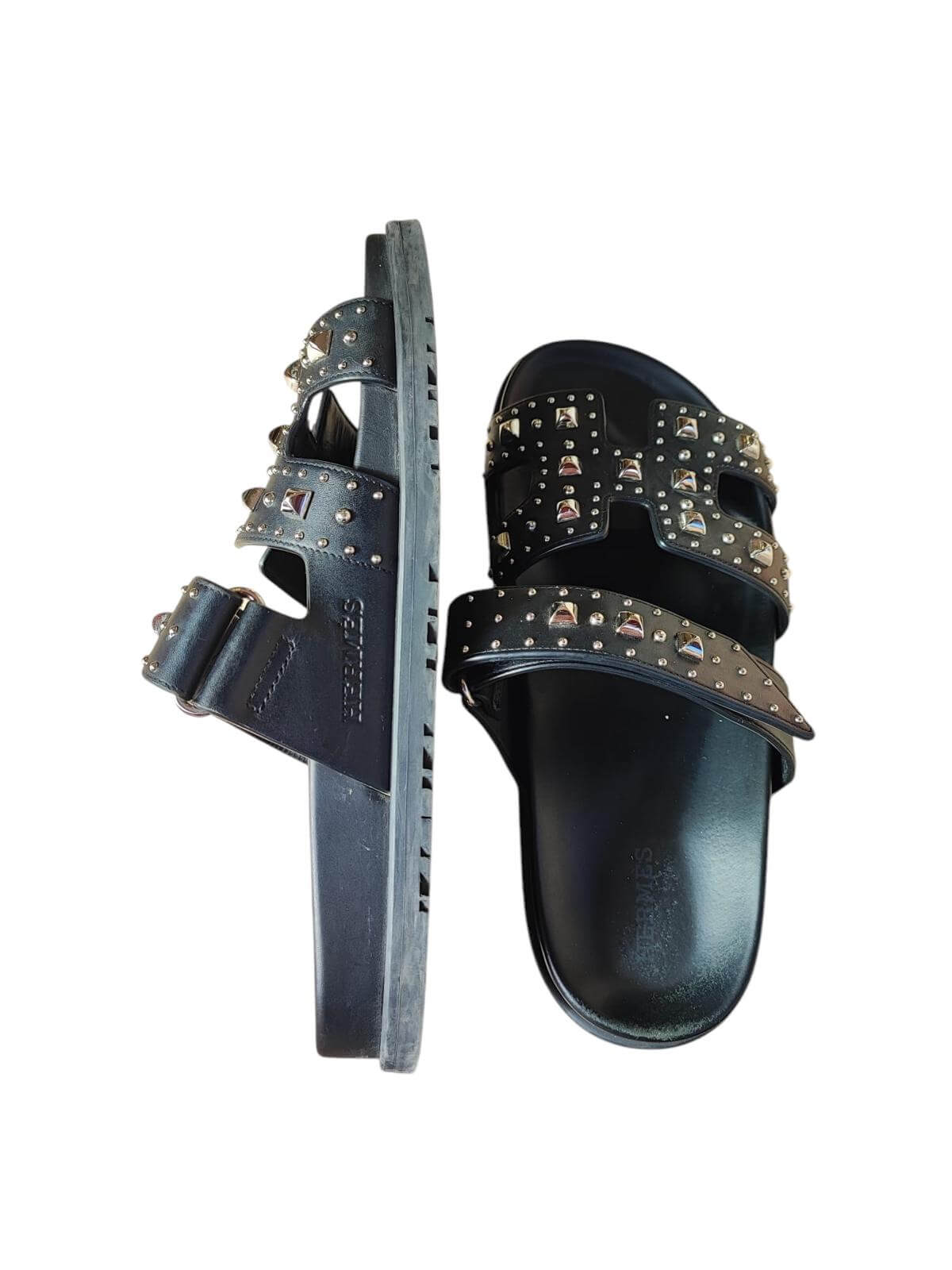 Hermès - Schwarze Chypre-Sandalen und Médor-Nieten T37