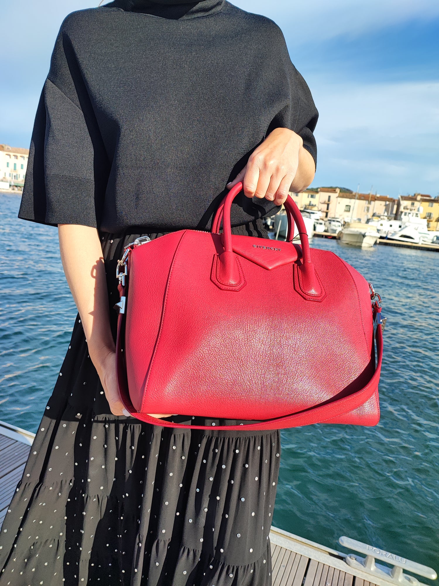 Givenchy - Sac Antigona moyen modèle cerise
