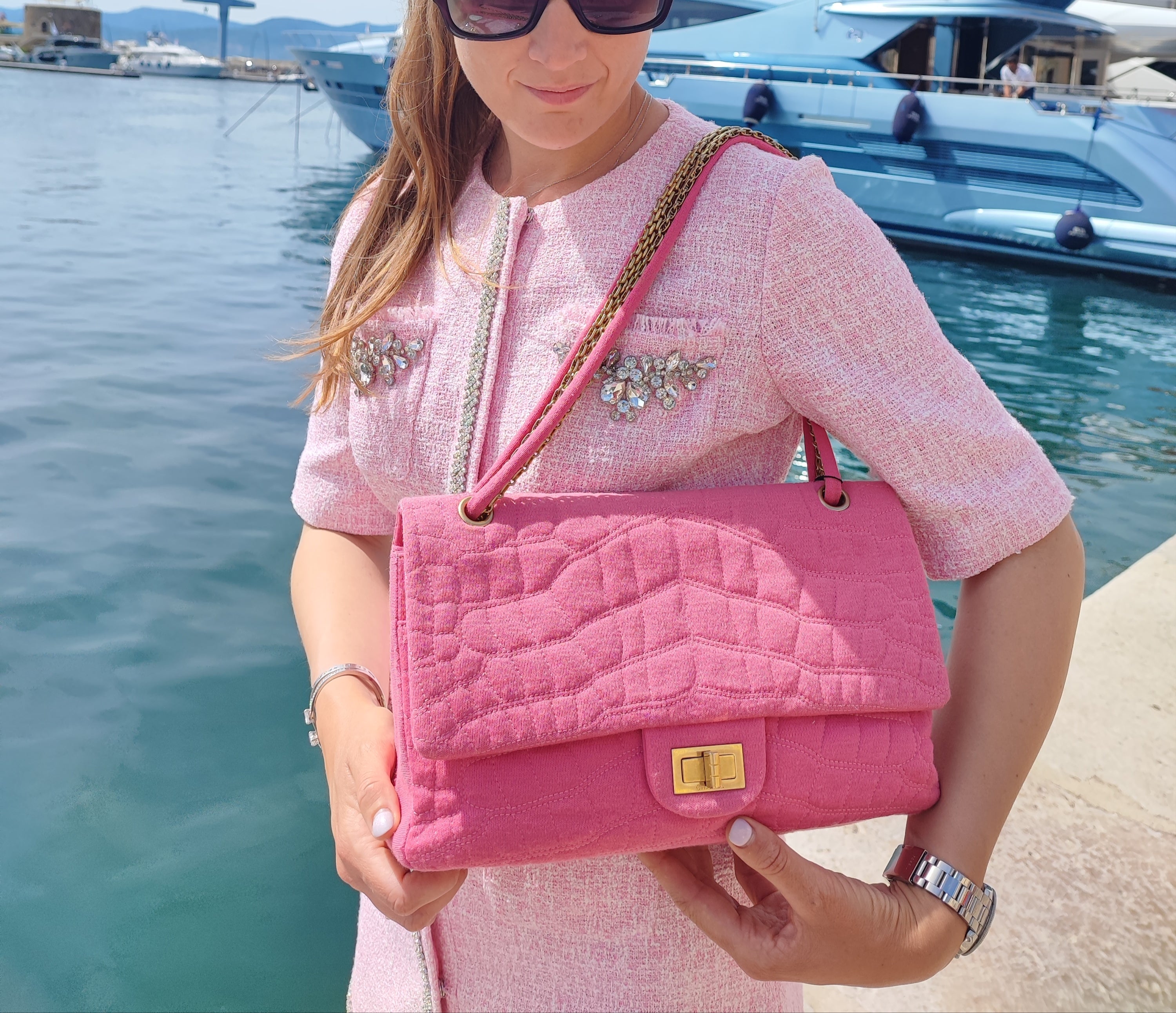 Chanel – Rosafarbene 2,55-Jersey-Tasche im Krokodil-Stil