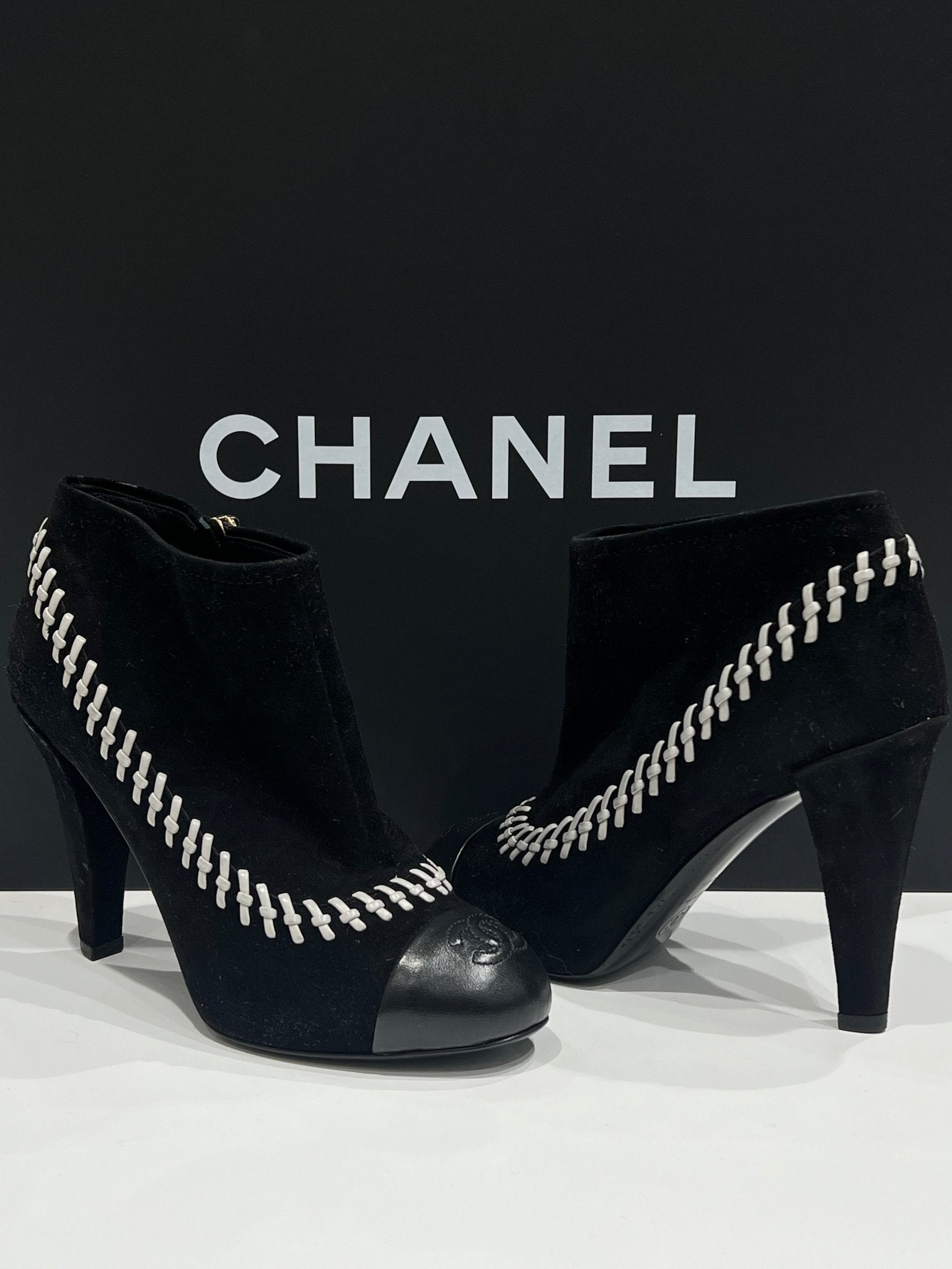 Chanel - boots daim, noir et blanc  - Les Folies d&