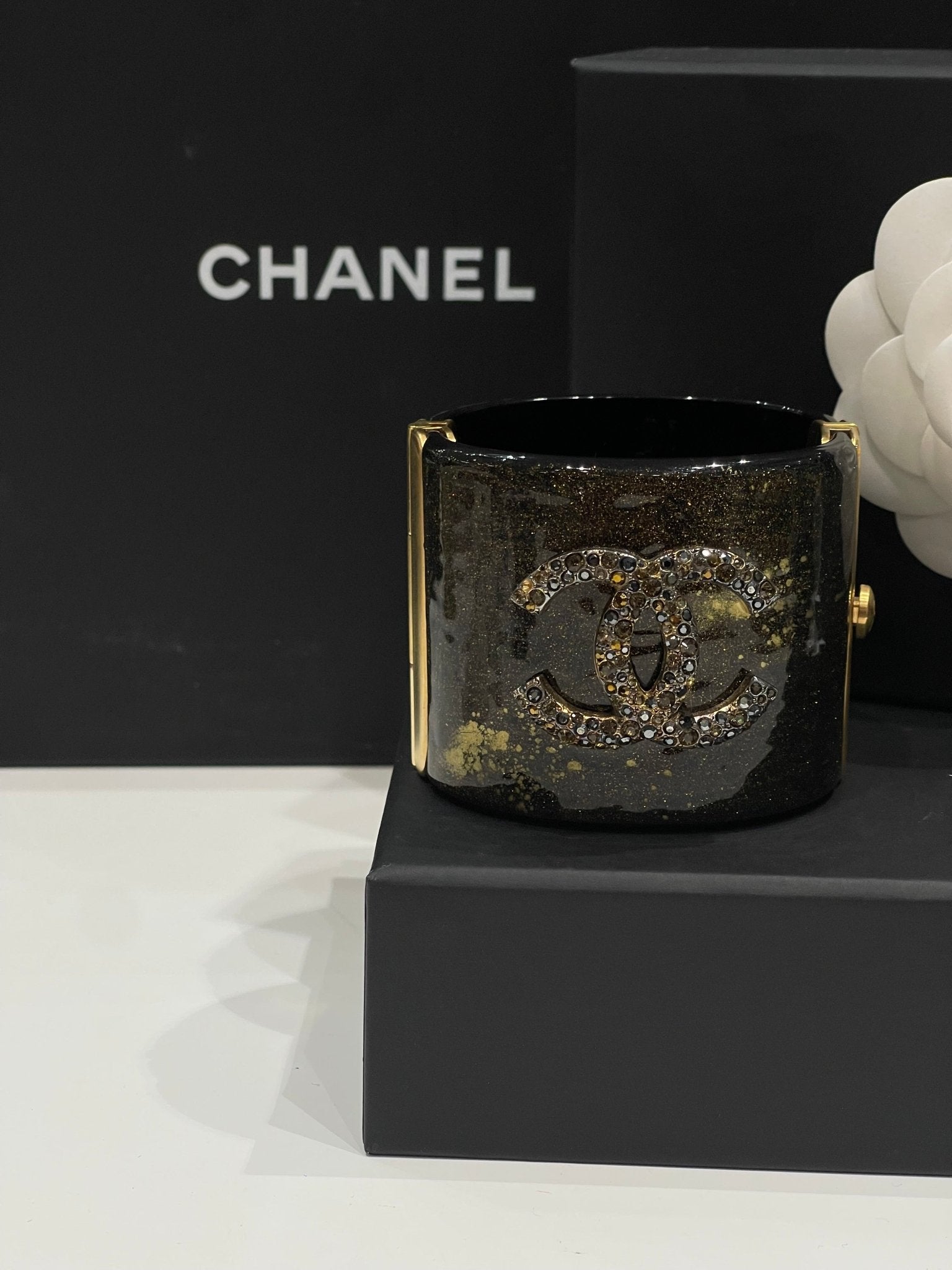 Chanel - Manchette strass bronze - Les Folies d&