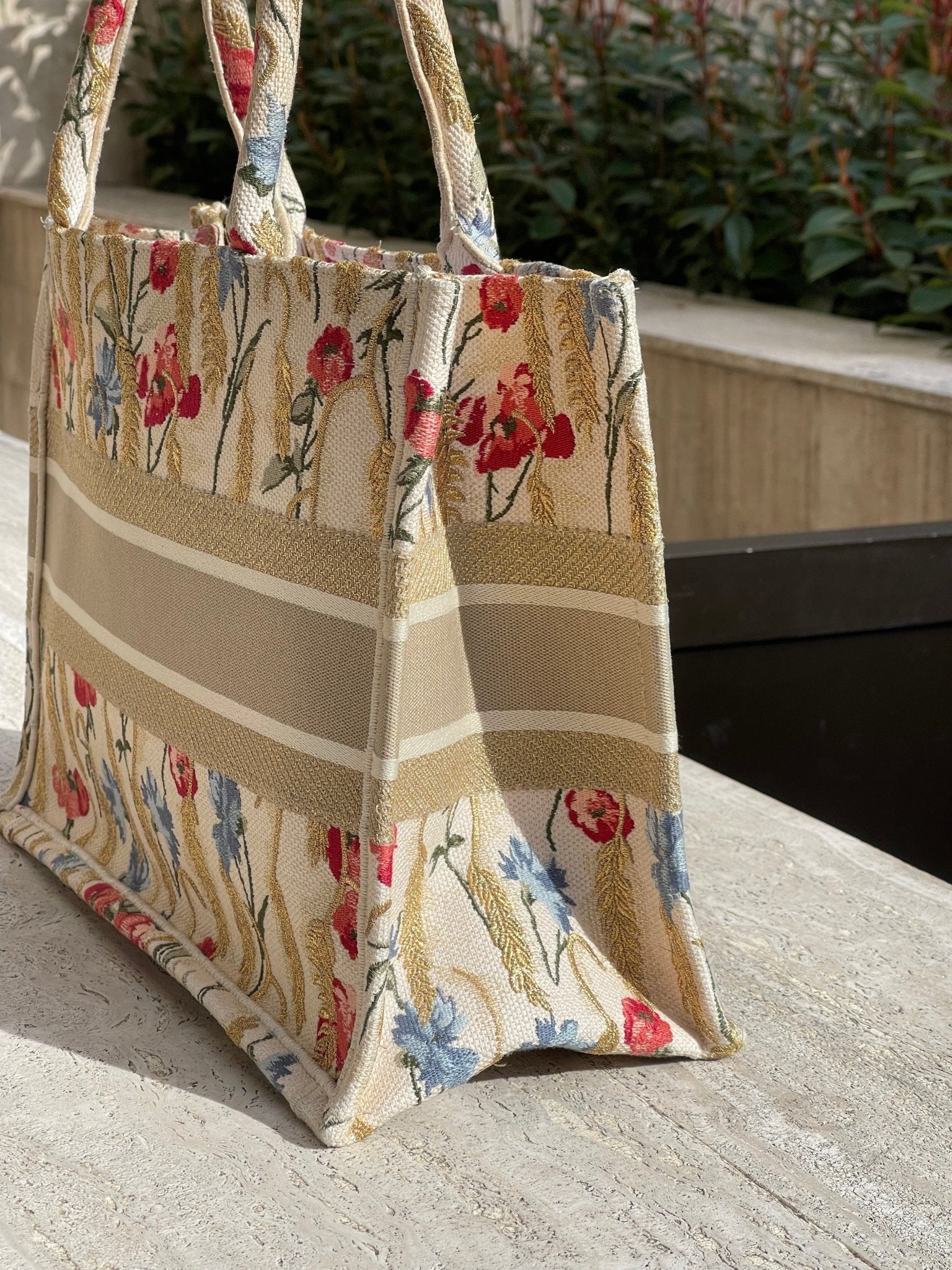 Dior - Sac Book Tote MM - Les Folies d&