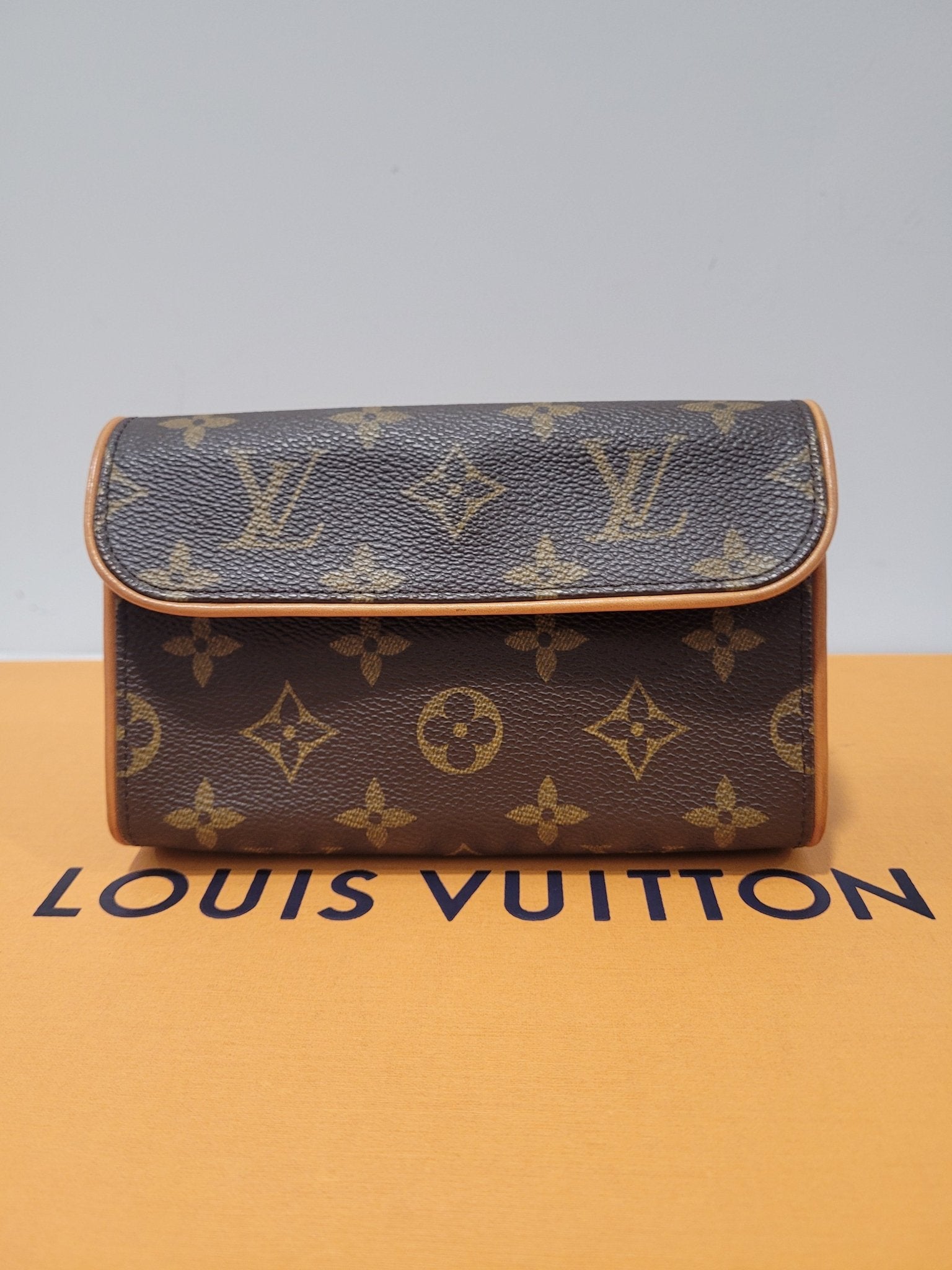 Louis Vuitton - pochette Florentine – Les Folies d'Eugenie