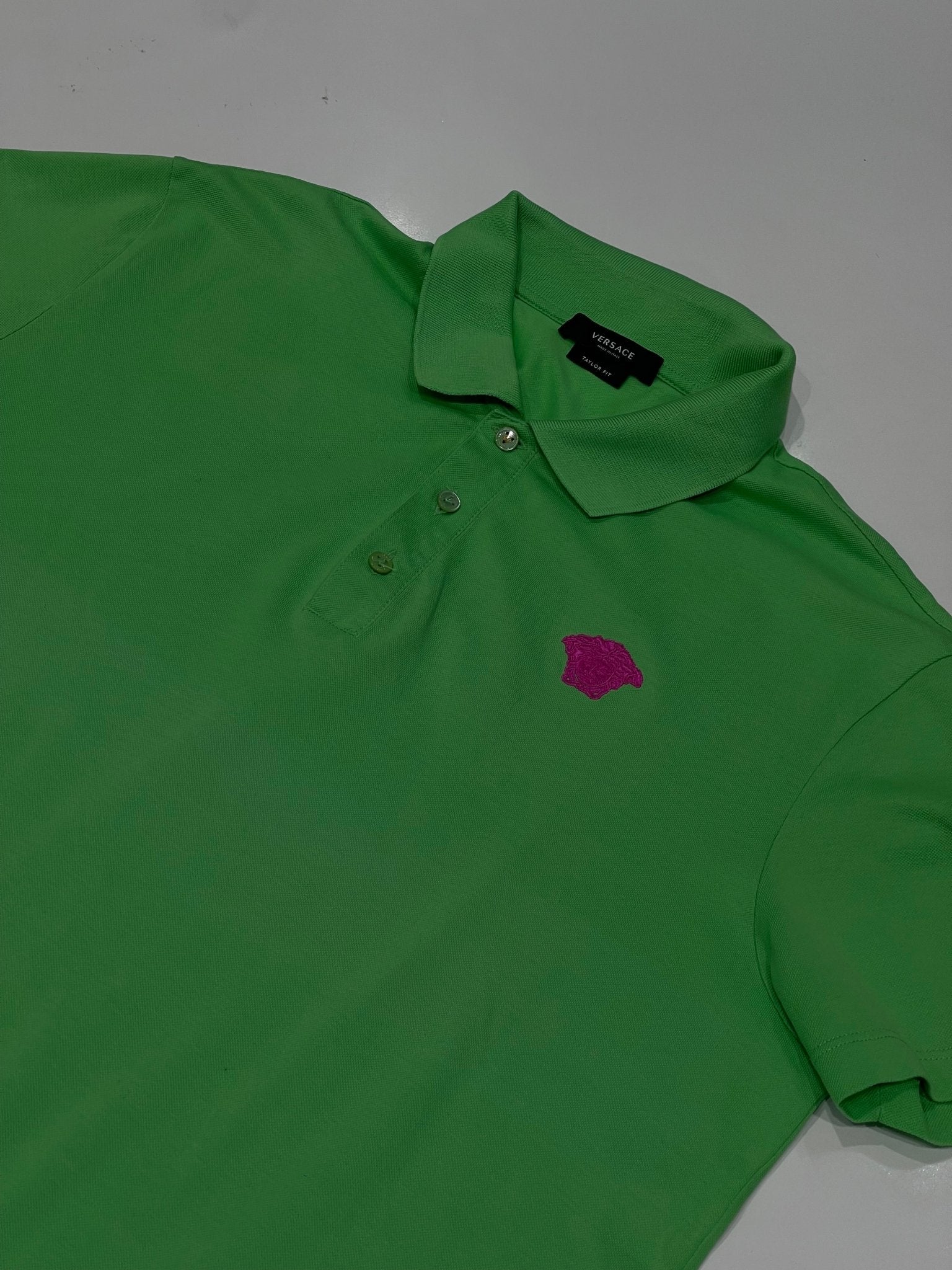 Versace - Polo vert médusa rose - Les Folies d&