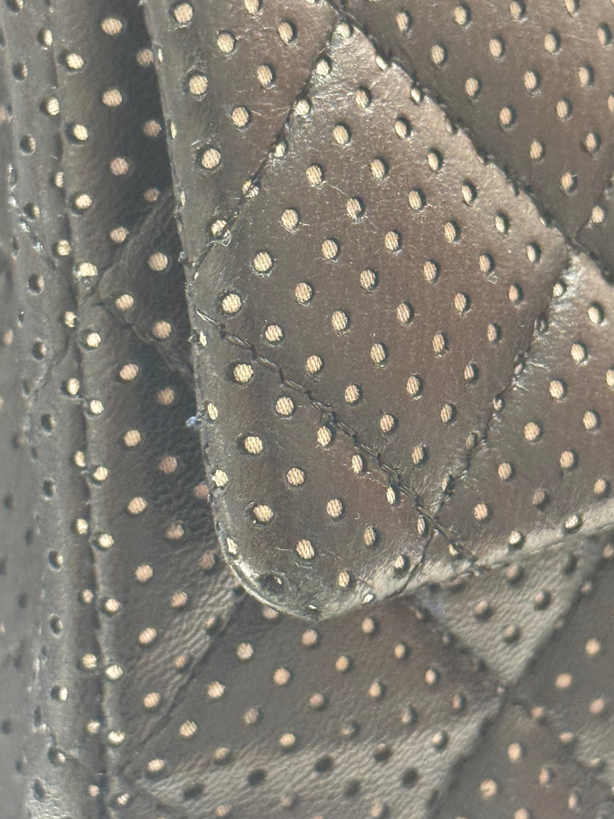 Chanel - Sac classique mini square perforé