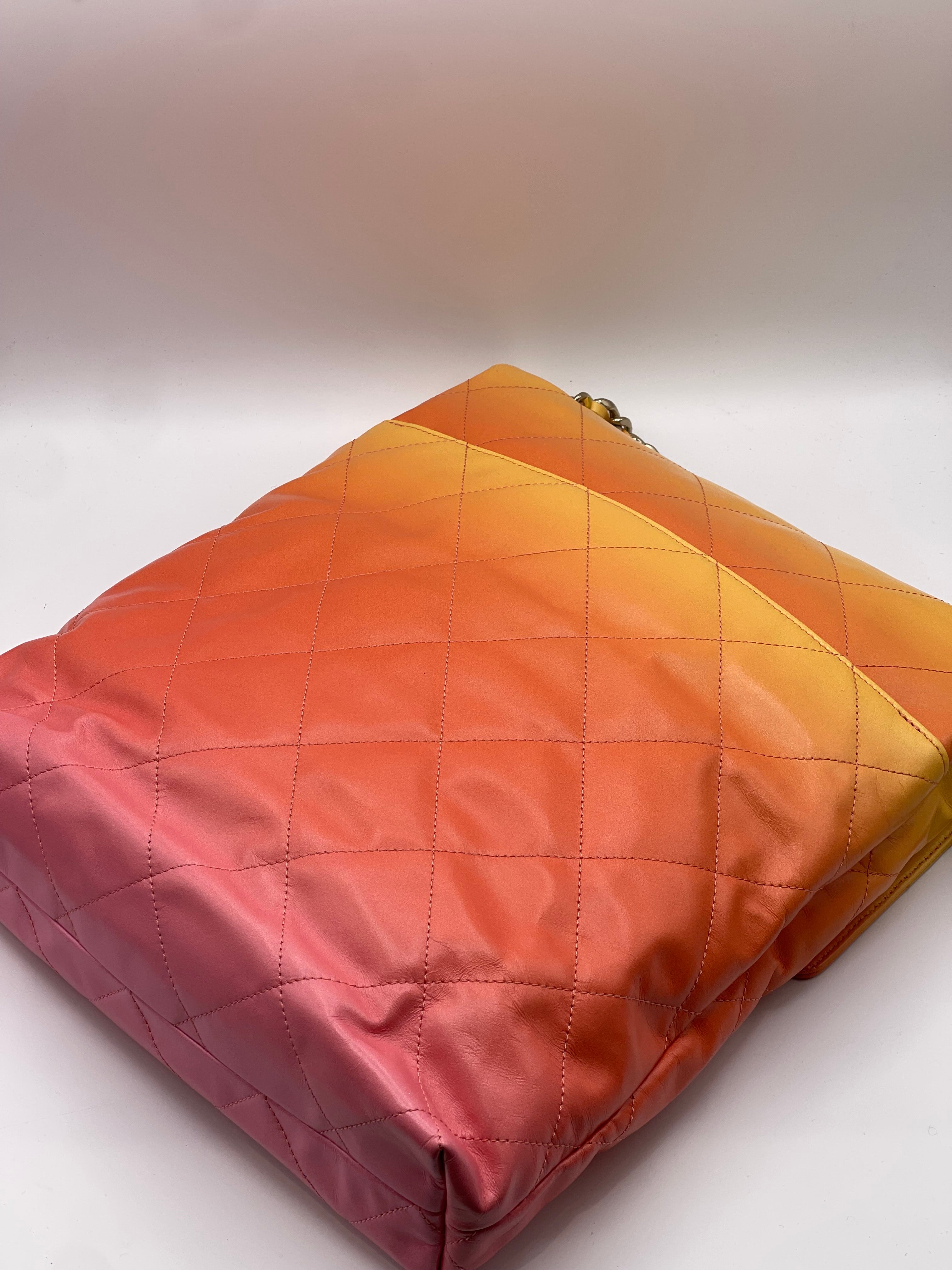 Chanel - Sac Large Hobo dégradé