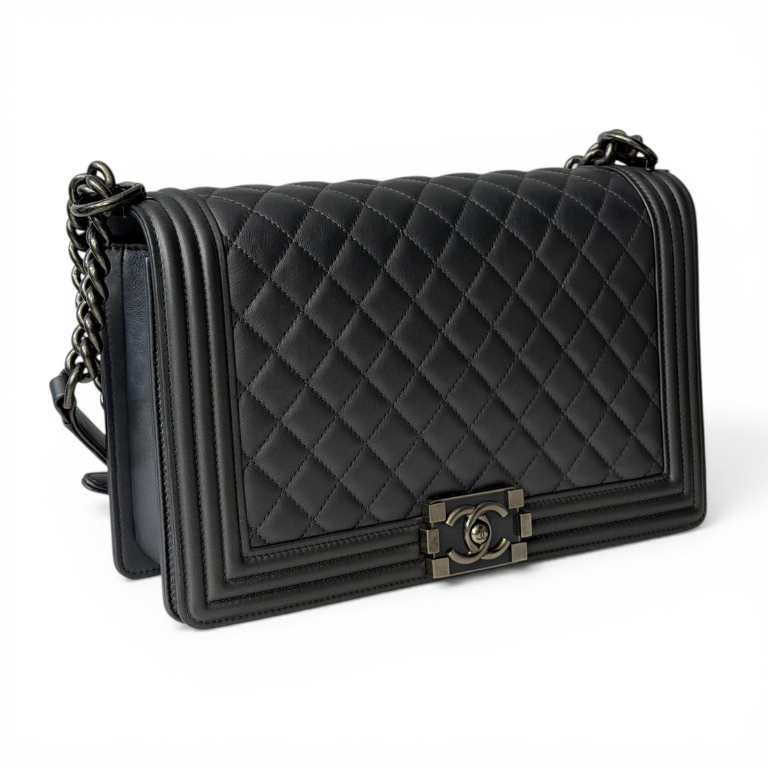 Sac Chanel Boy GM Gris Métallisé | Les Folies d’Eugénie