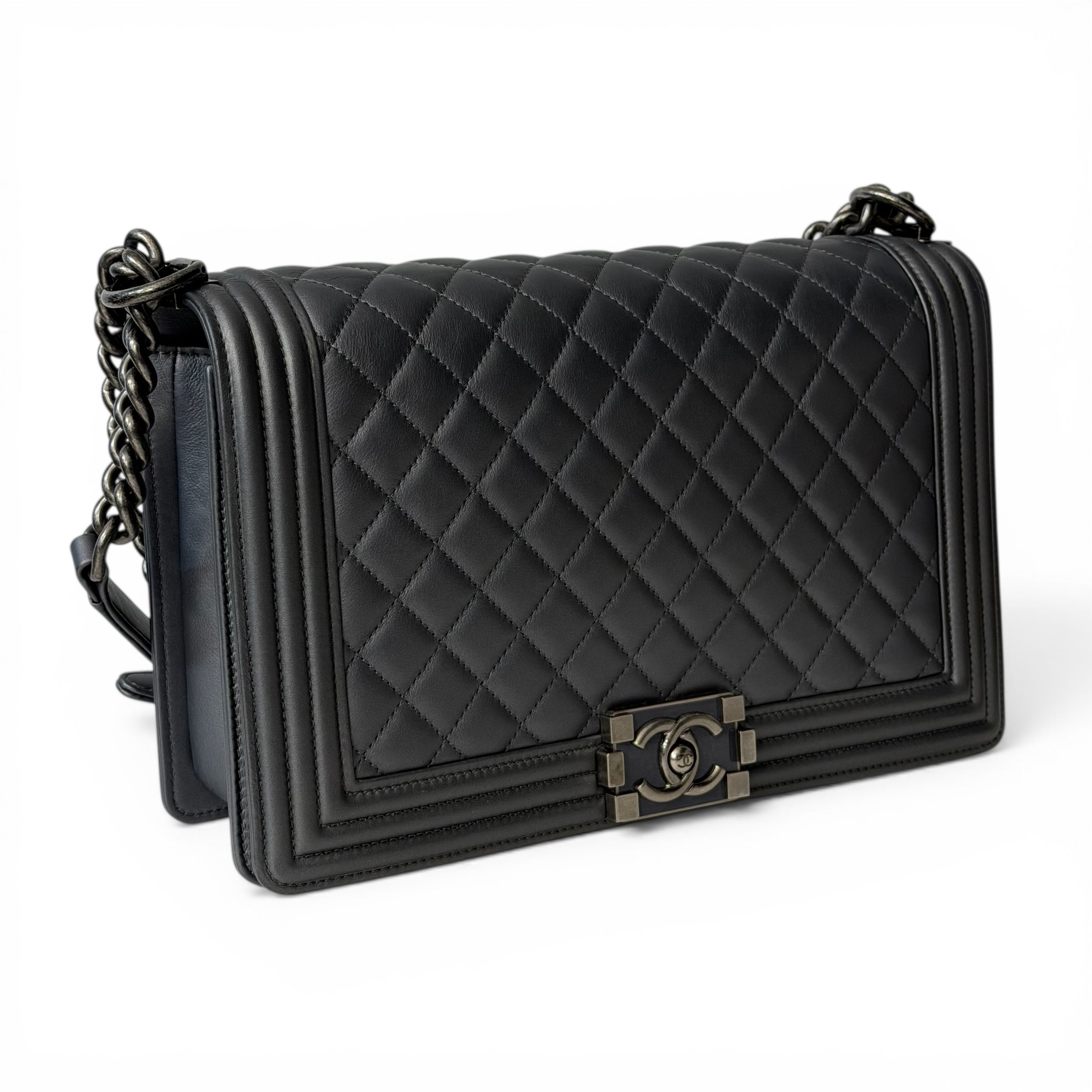 Sac Chanel Boy GM Gris Métallisé | Les Folies d’Eugénie