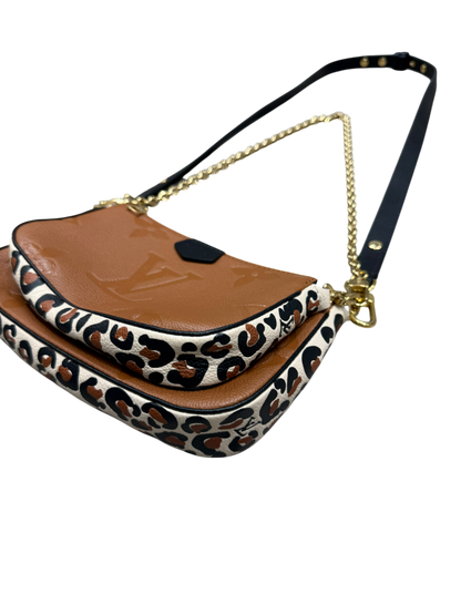 Louis Vuitton - Sac Multipochette Édition Cuir Empreinte Camel/ Léopard | Les Folies d’Eugénie