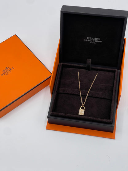 Hermès - Kelly padlock pendant in pink gold and diamonds