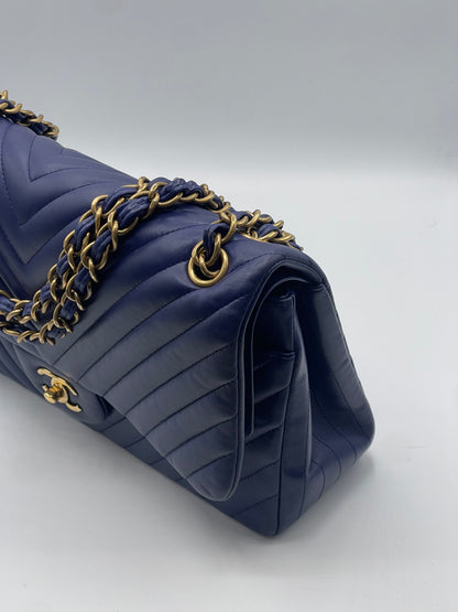 Chanel - Sac Jumbo chevron bleu