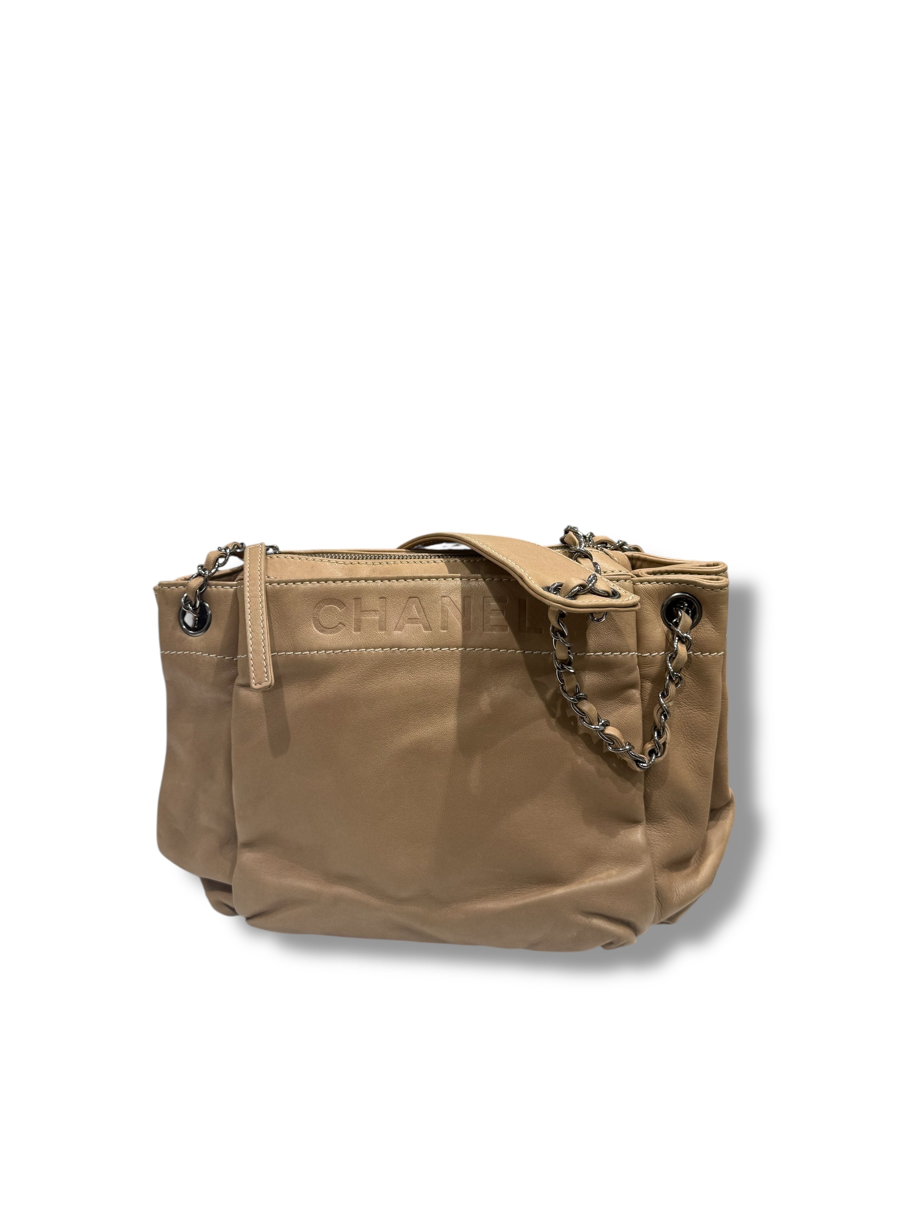 Chanel – Beigefarbene Accordion-Ledertasche