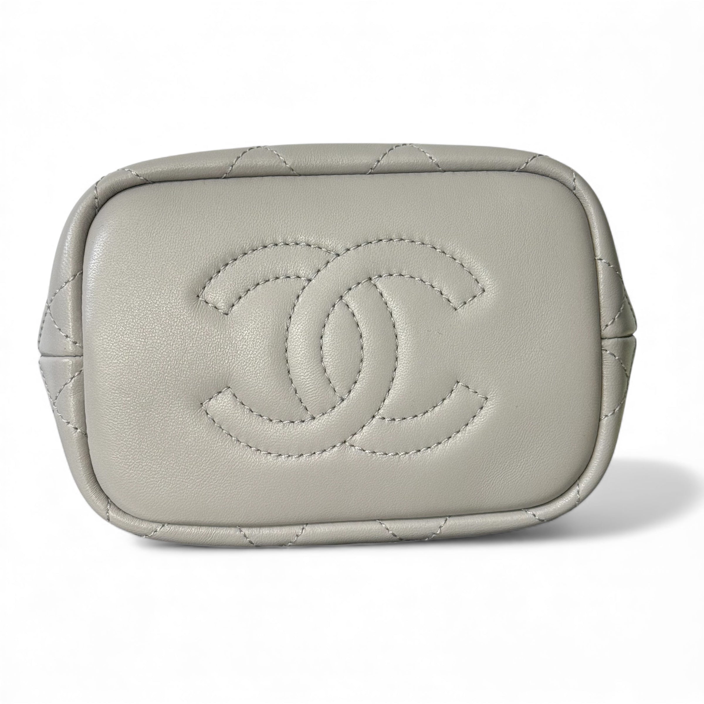 Chanel - Helle graue Beuteltasche