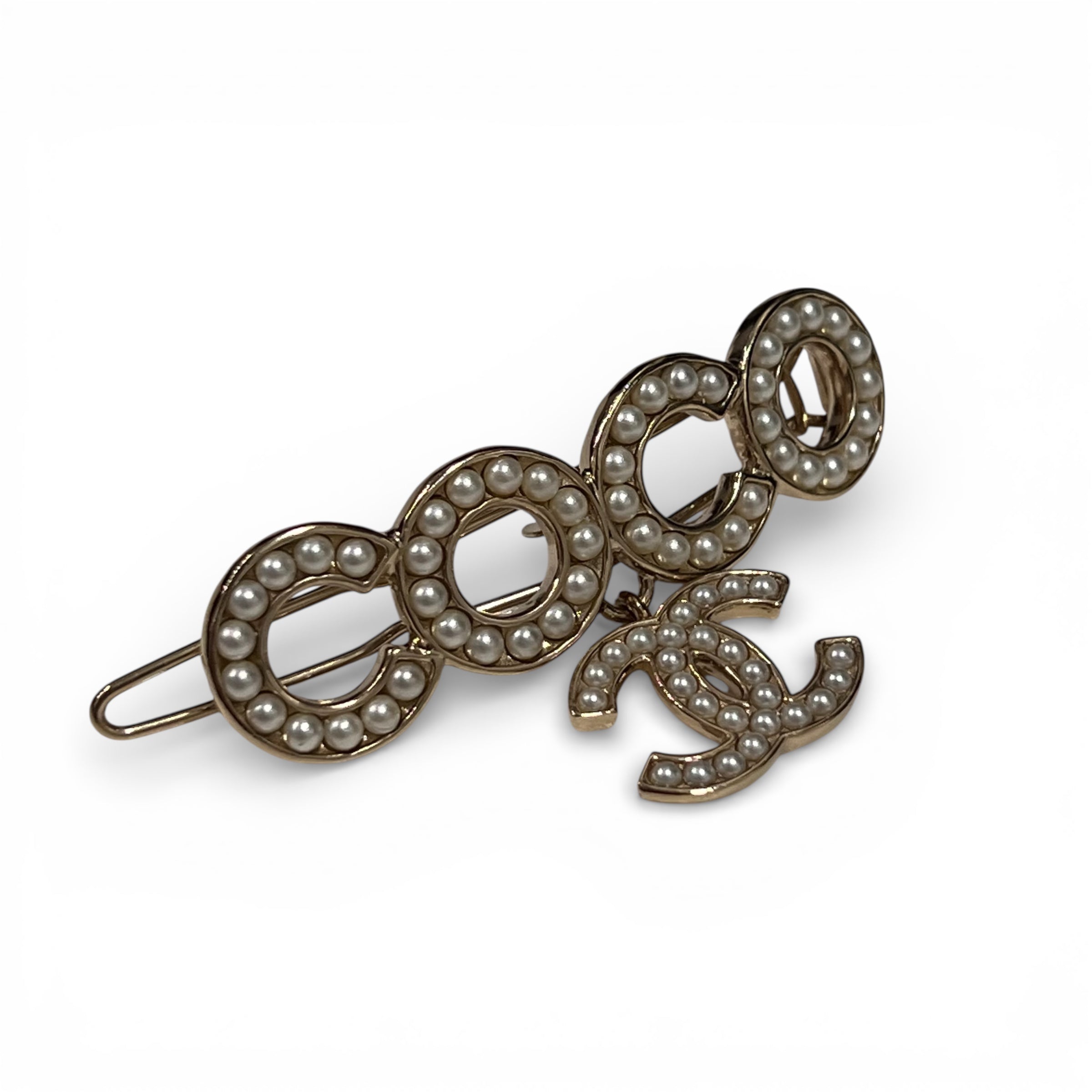 Chanel - “COCO” pearl hair clip