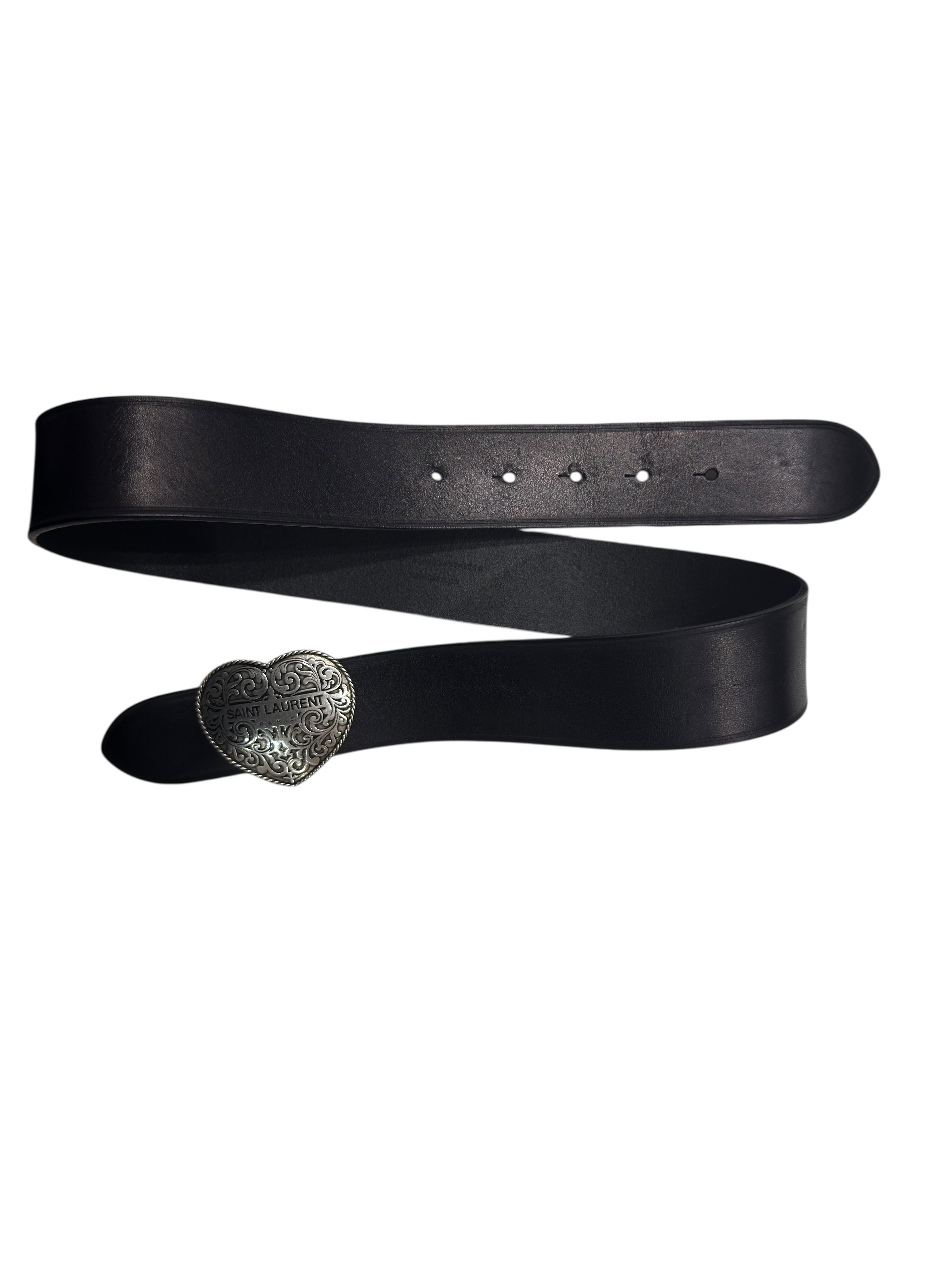 Saint Laurent - Ceinture en cuir noir et boucle cœur argenté T80
