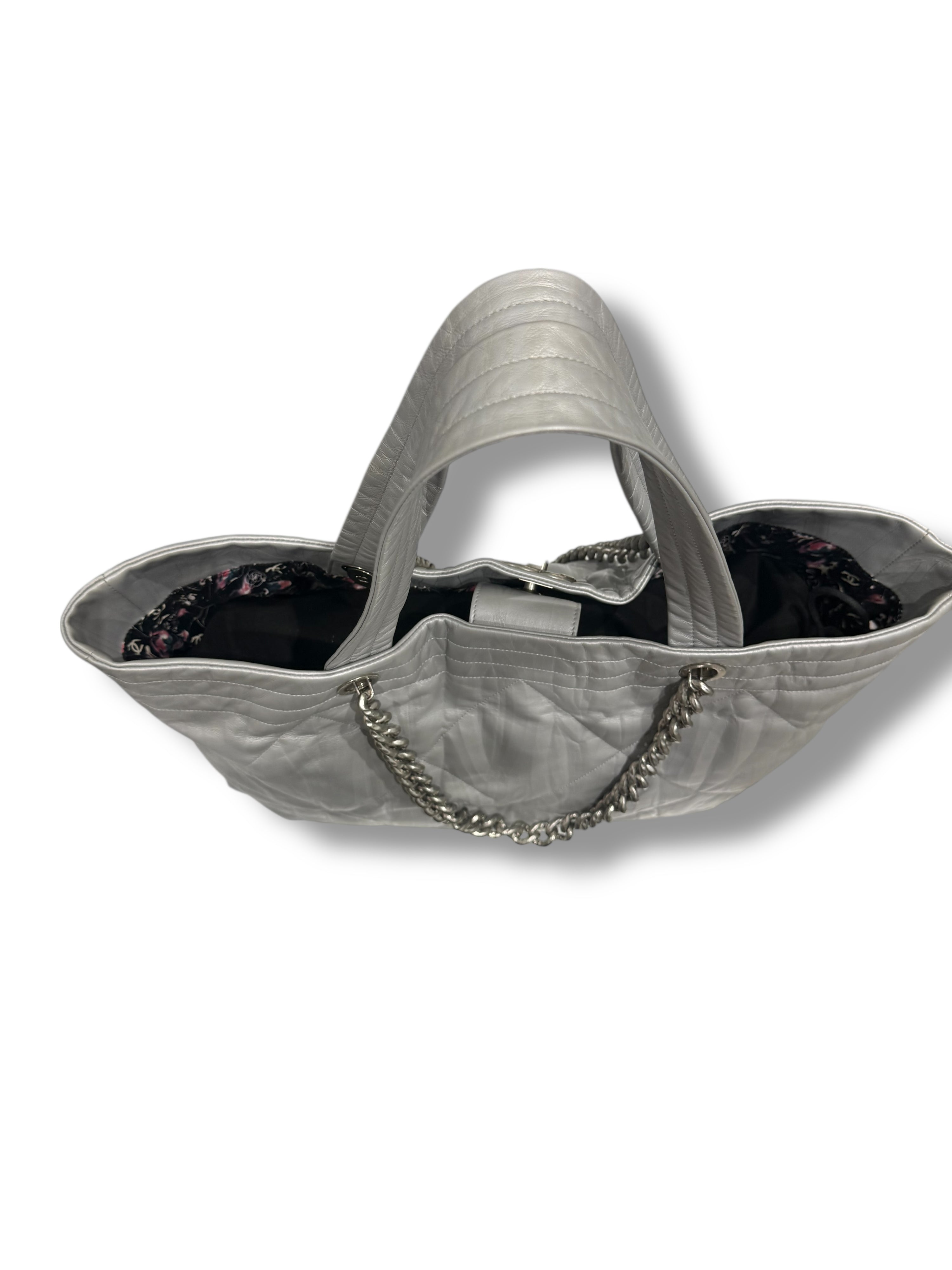 Chanel - Maxi 19 silver tote bag