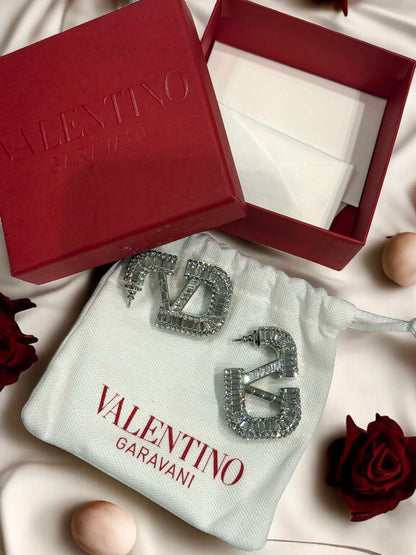 Valentino - Boucles d’oreille Vlogo Signature Strass | Les Folies d’Eugénie