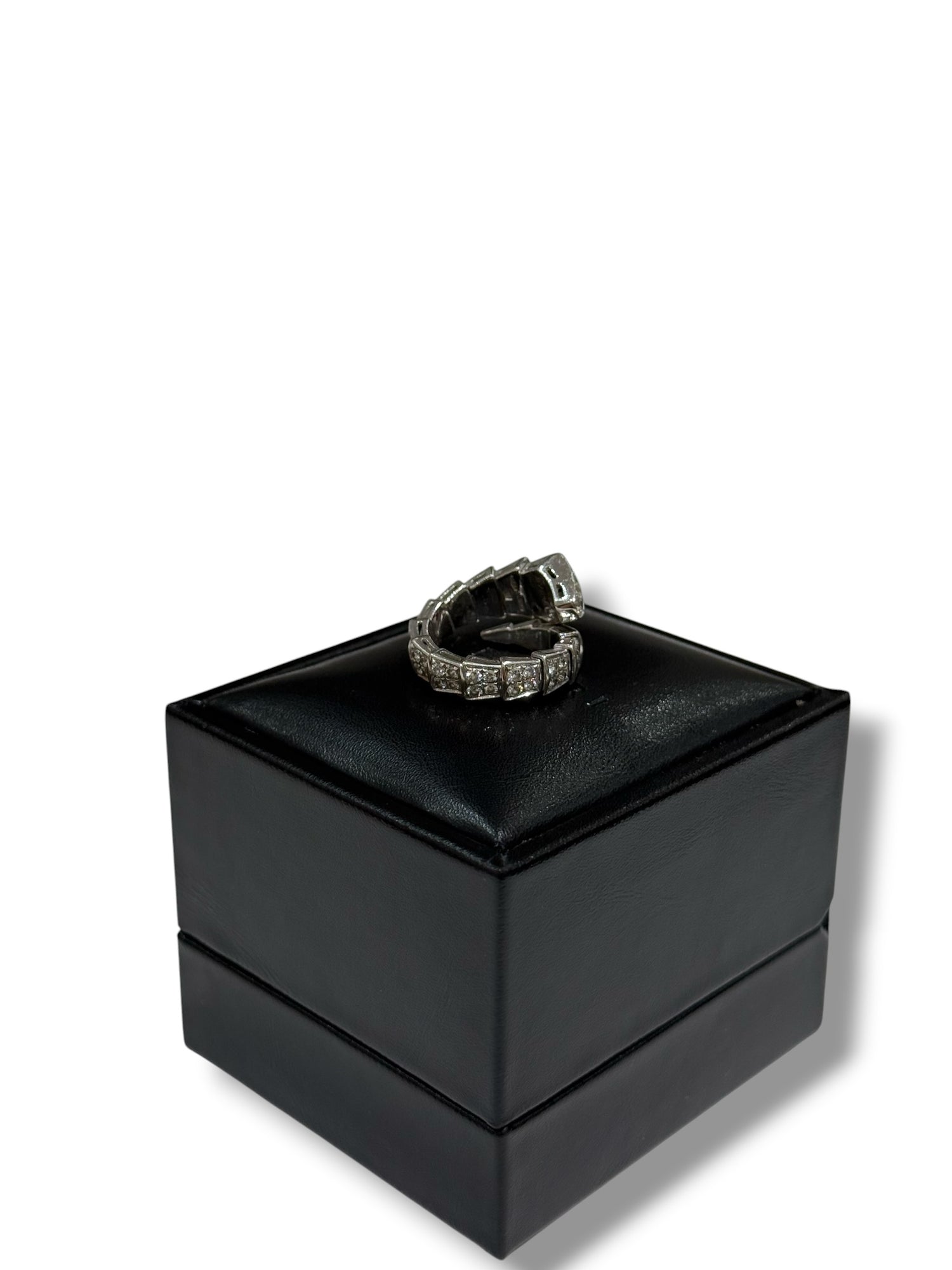 Bvlgari - bague serpenti or blanc et pavée de diamants TS
