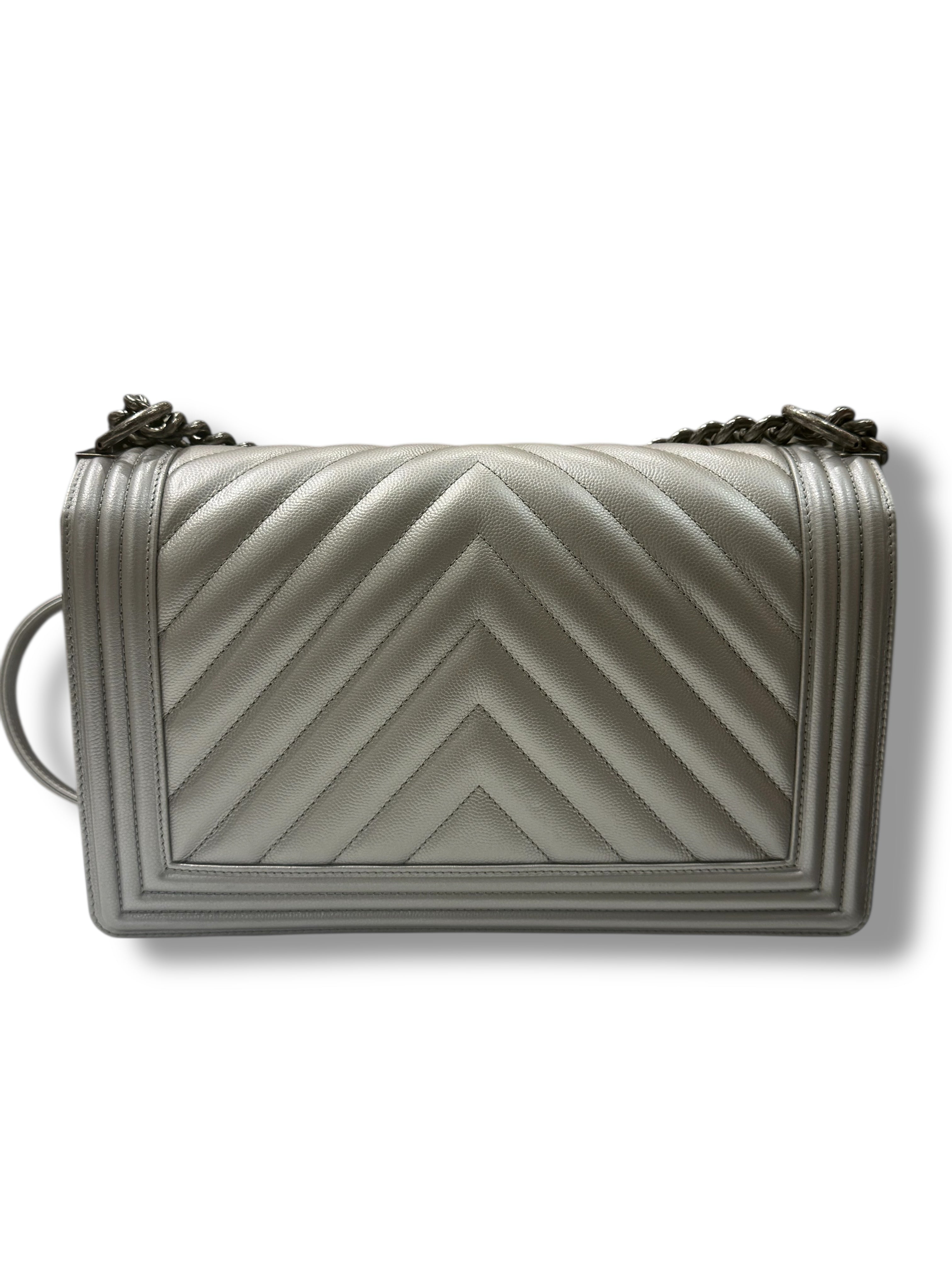 Chanel - Sac Boy 28 argenté