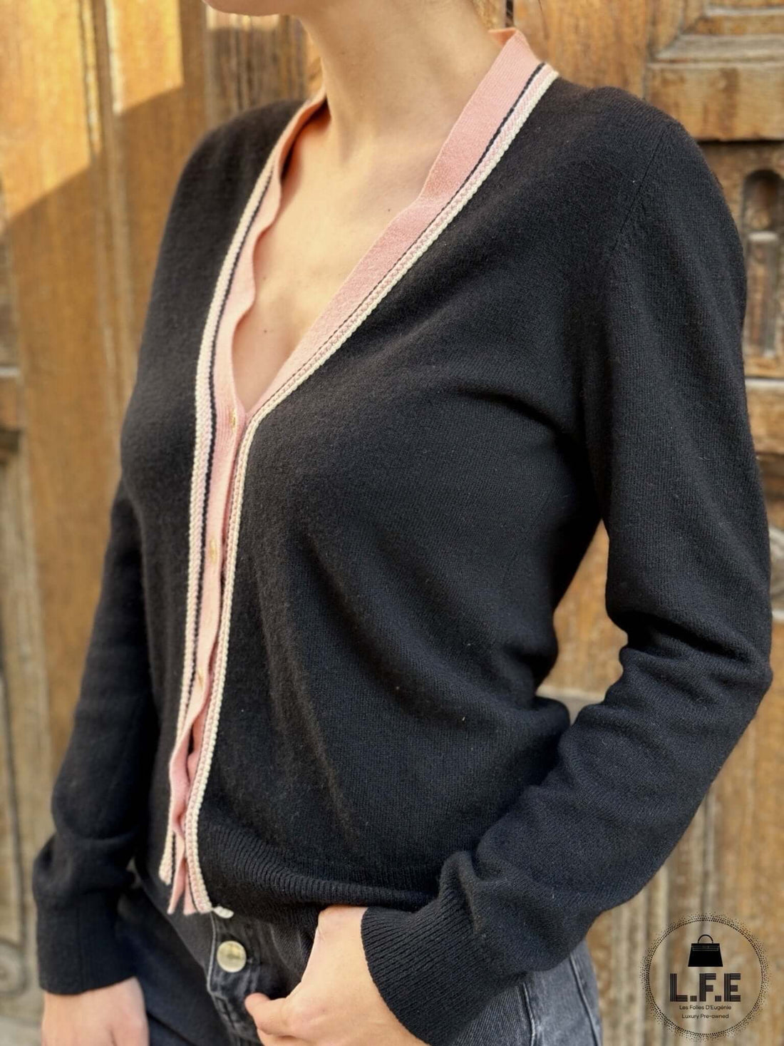 Chanel - Schwarzer Pullover, Cardigan mit rosa Linie T40