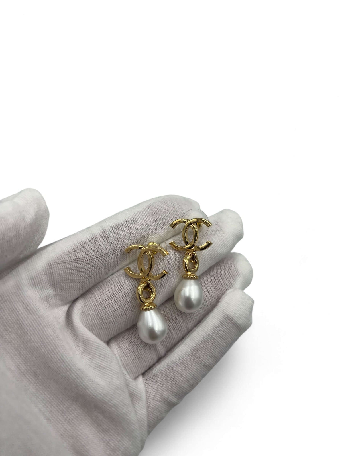 Chanel - Pearl earrings