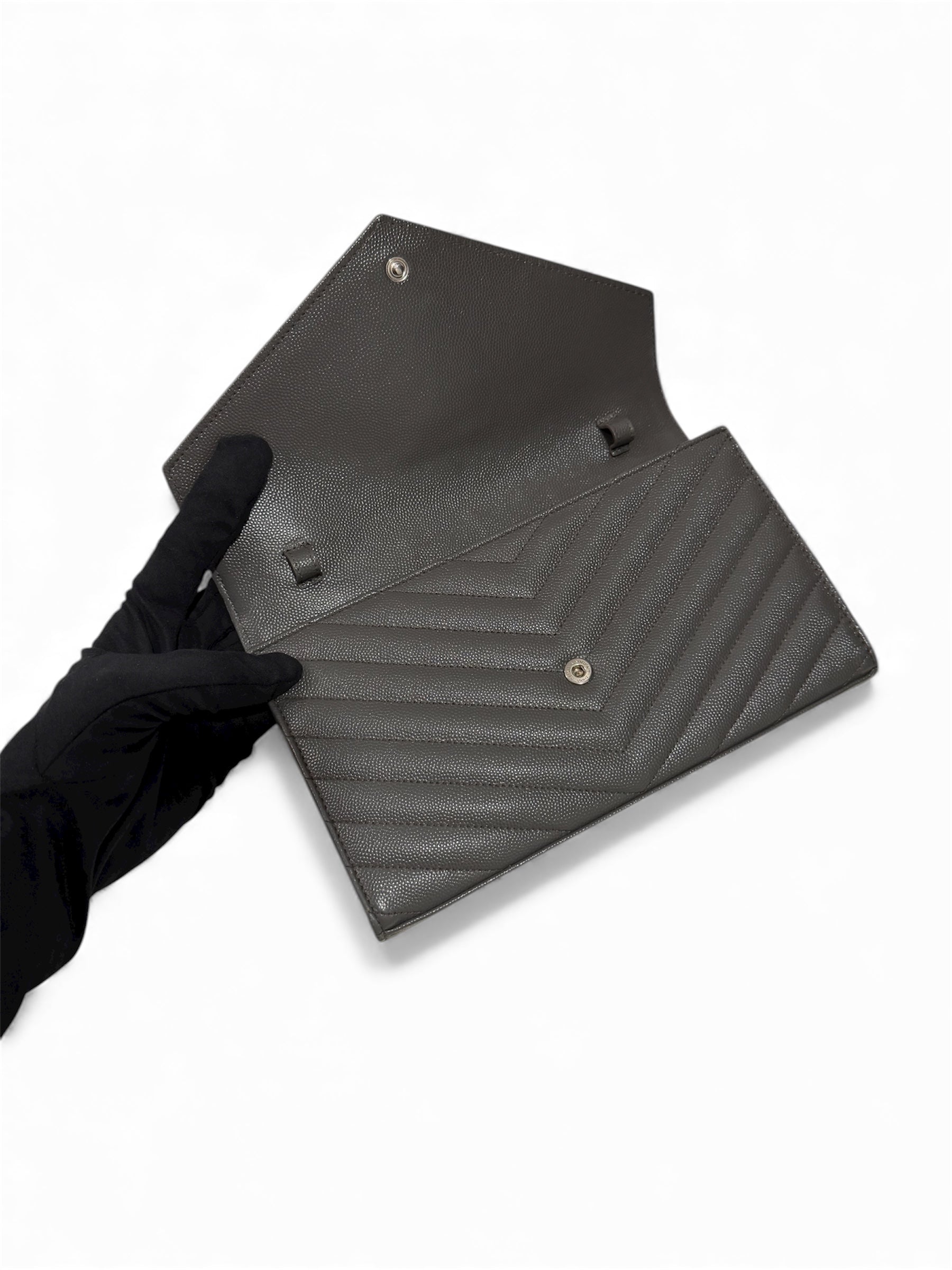 Yves Saint Laurent - Wallet on chain Cassandre