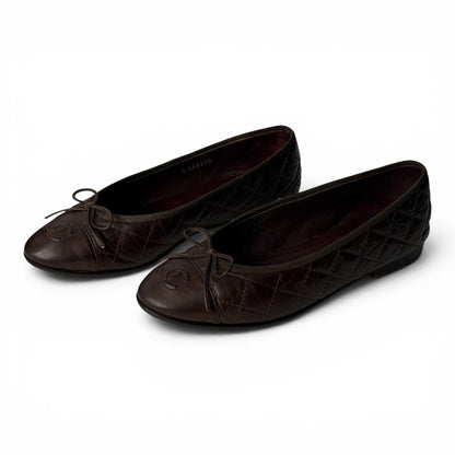 Chanel - Ballerines en cuir marron matelassé T.36,5