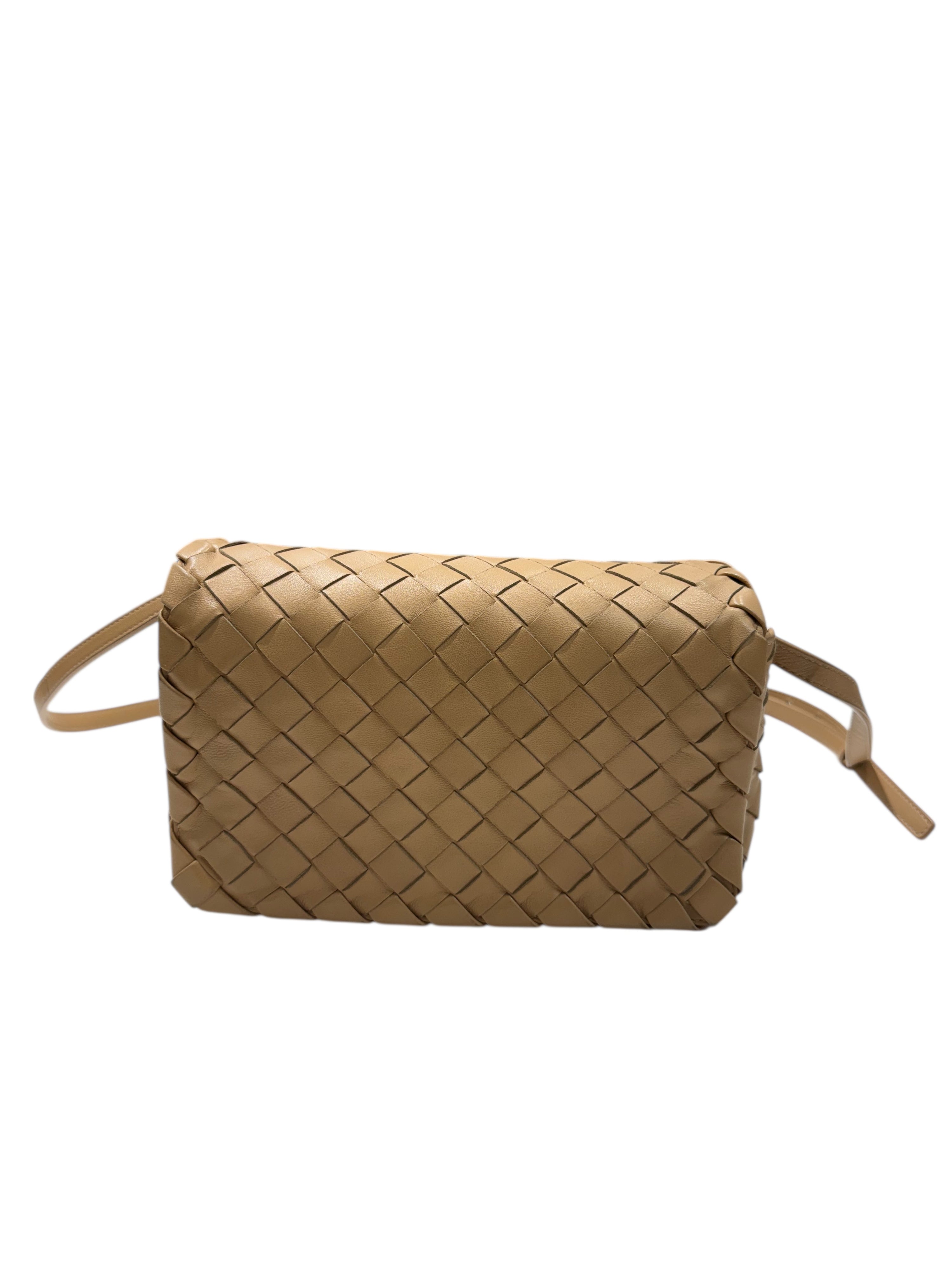 Bottega Veneta - Schultertasche aus geflochtenem beigem Leder