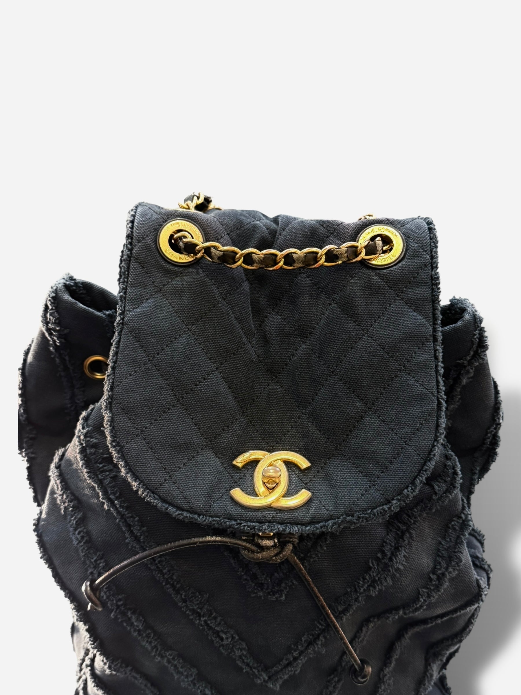Chanel - Sac à dos moyen modèle en tissus effrangé