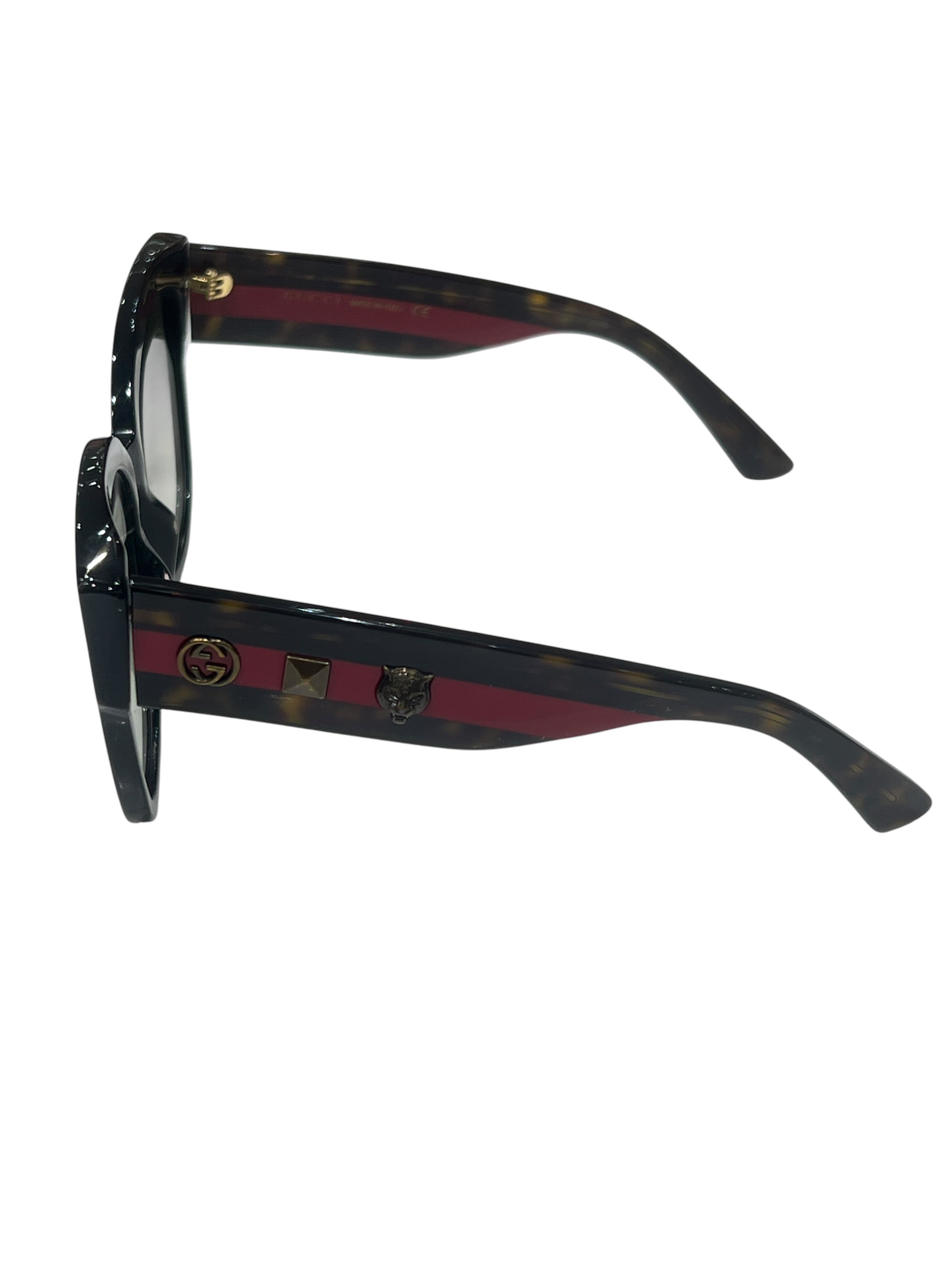 Gucci - solaires oversize noires bandes et charms