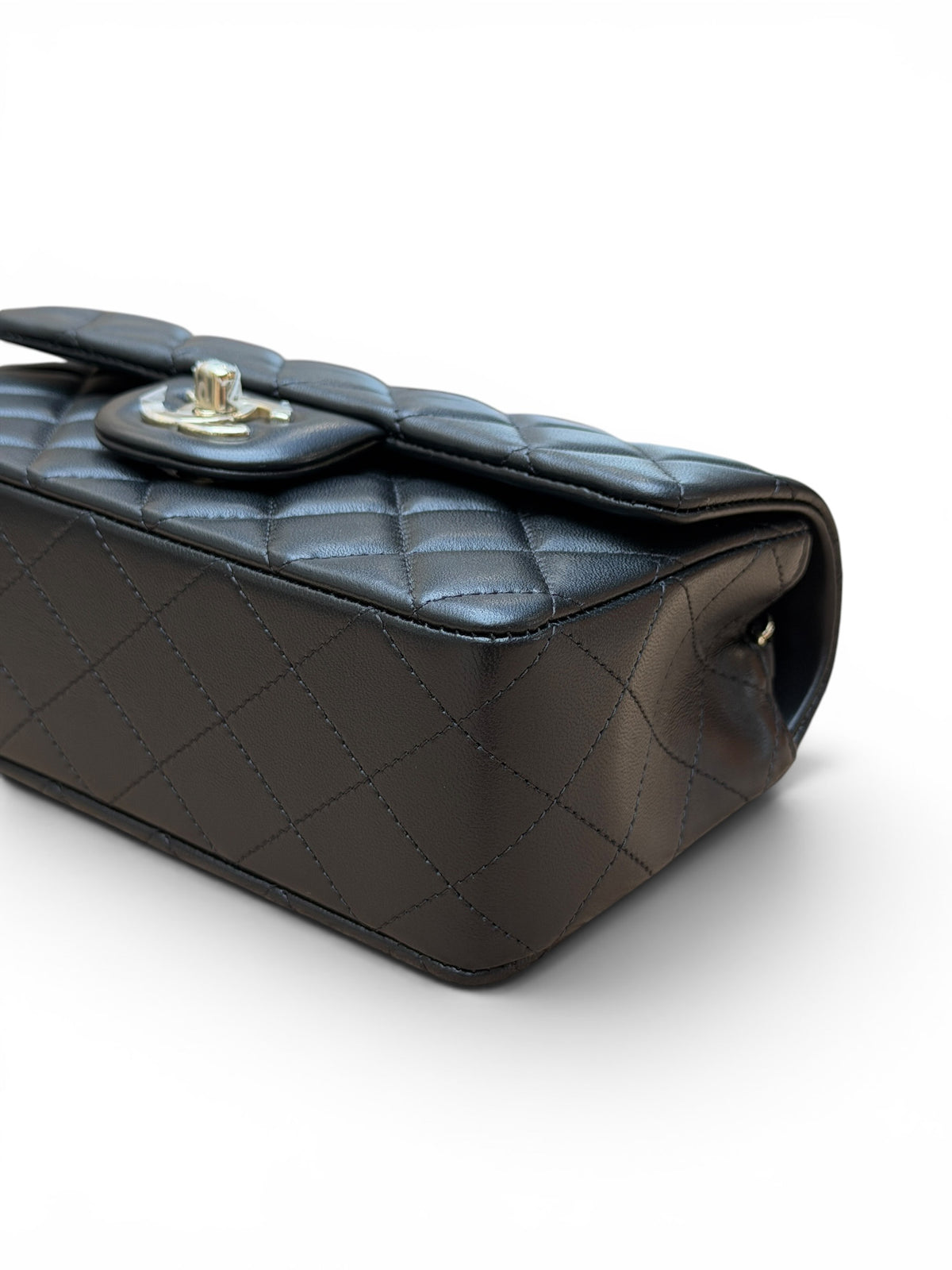 Chanel – kleine rechteckige Tasche in Champagner