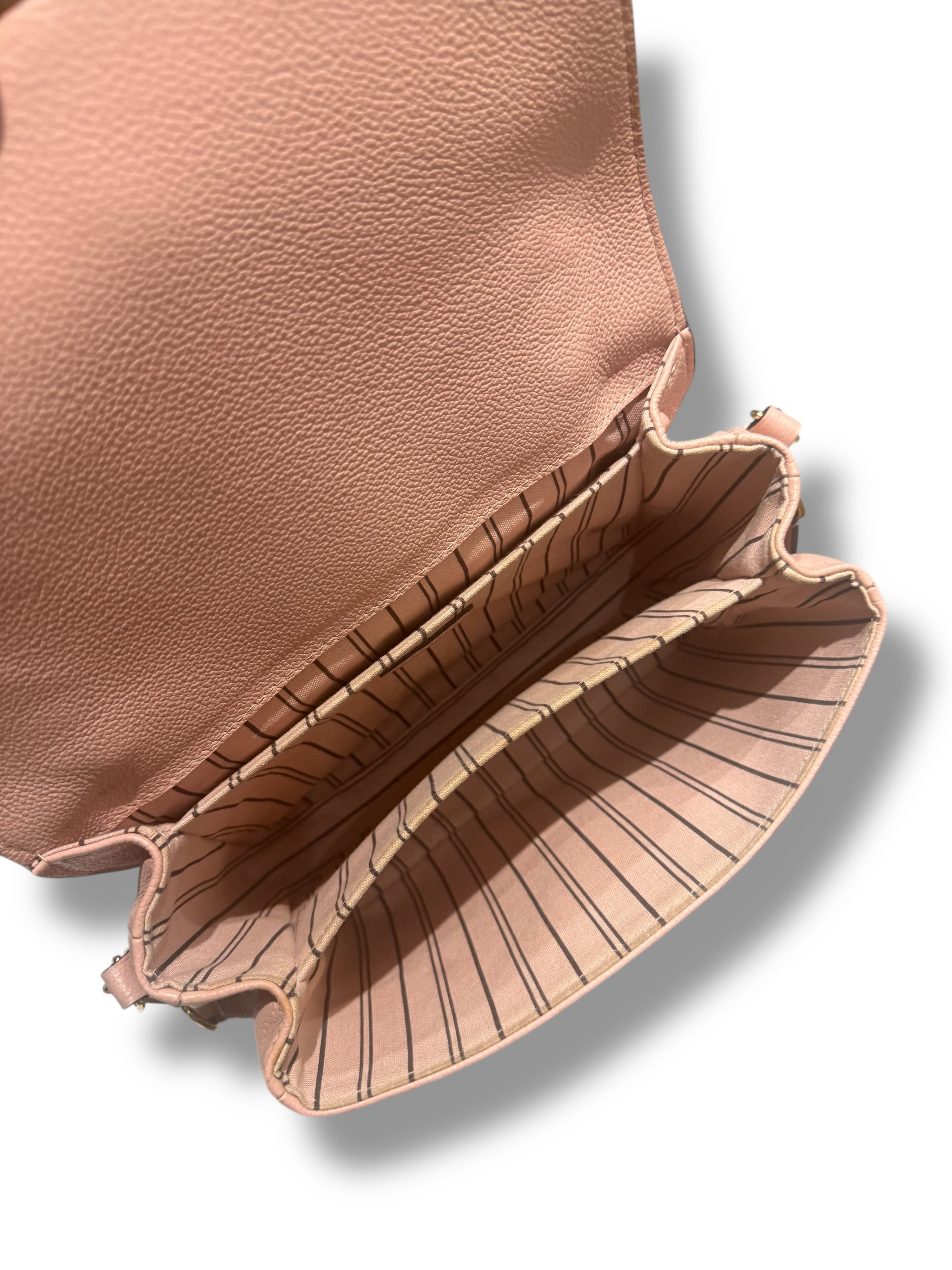 Louis Vuitton - Métis-Tasche geprägt Rose Sakura
