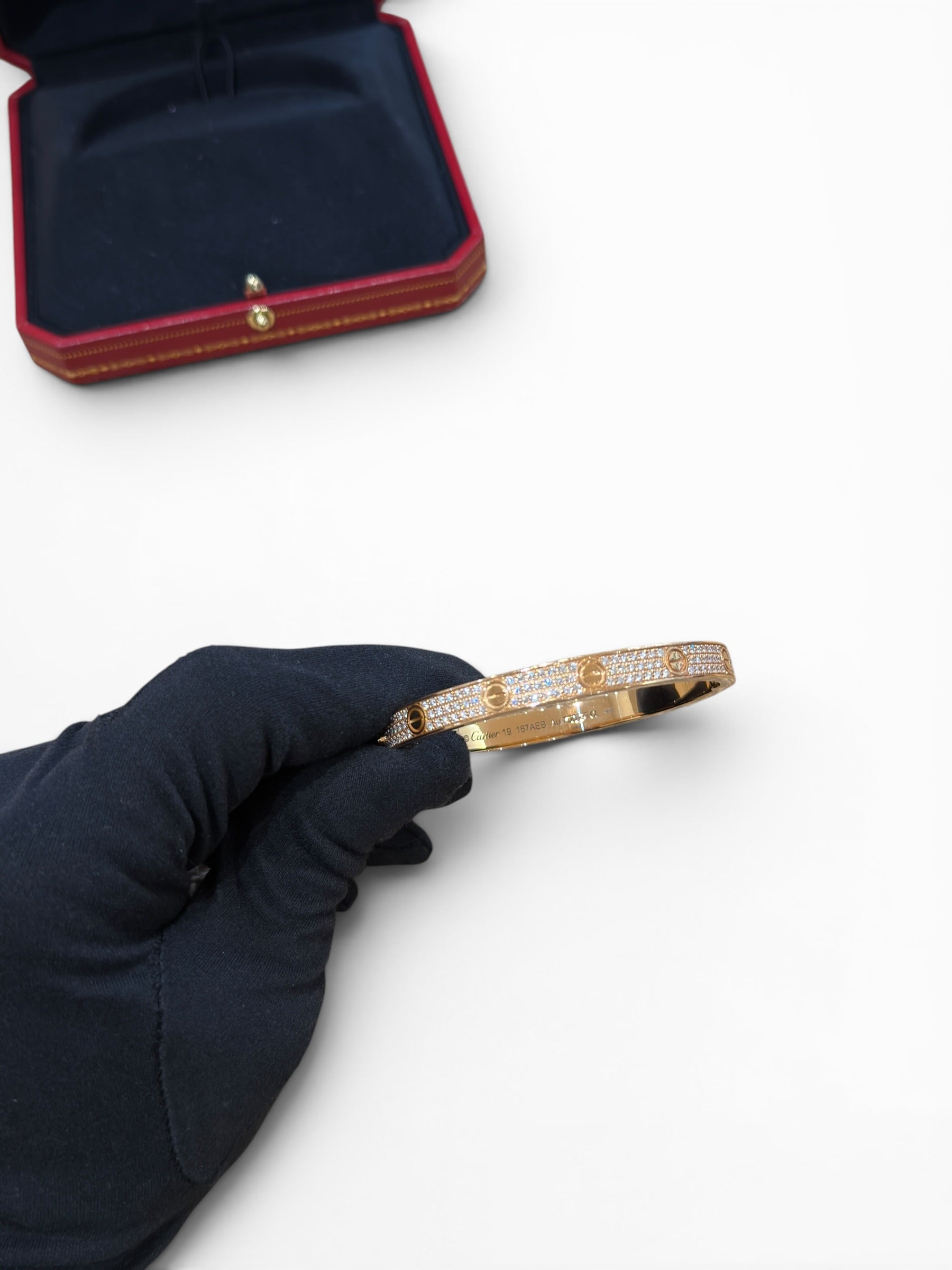 Cartier – Love-Armband mit vollständigem Diamant-Pavé aus Gelbgold, Größe 19