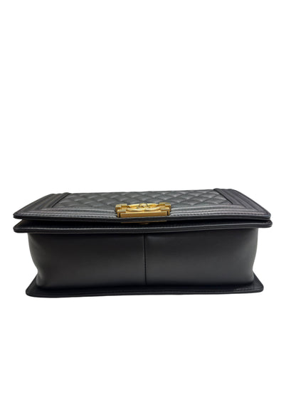 Chanel - Sac Boy classique en cuir noir et finition dorée