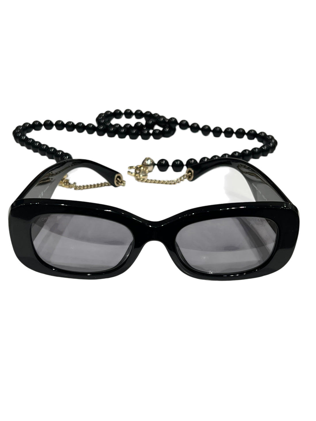 Chanel - solaires avec chaîne perlées noires