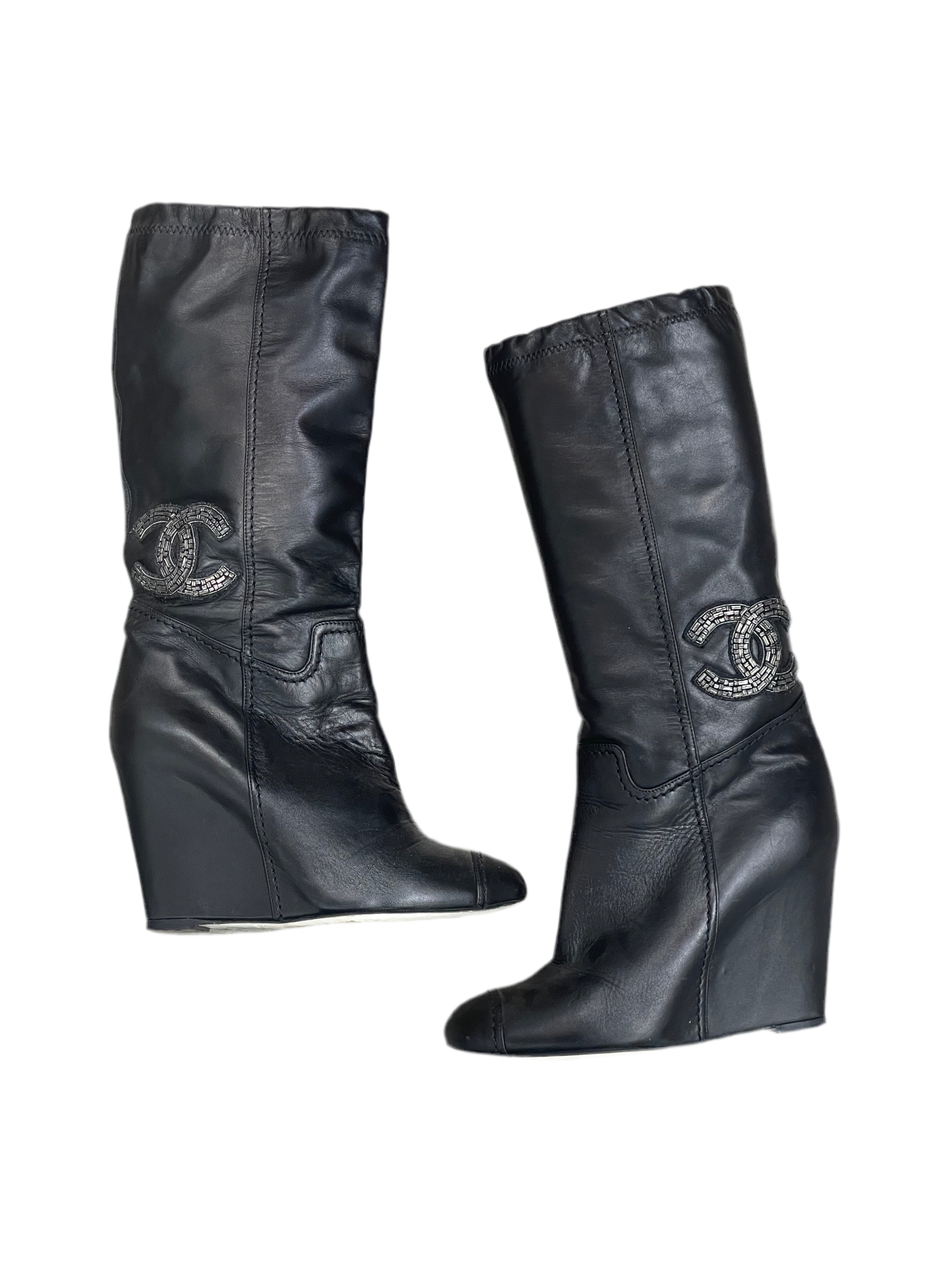Chanel - Bottines compensée en cuir noir T36