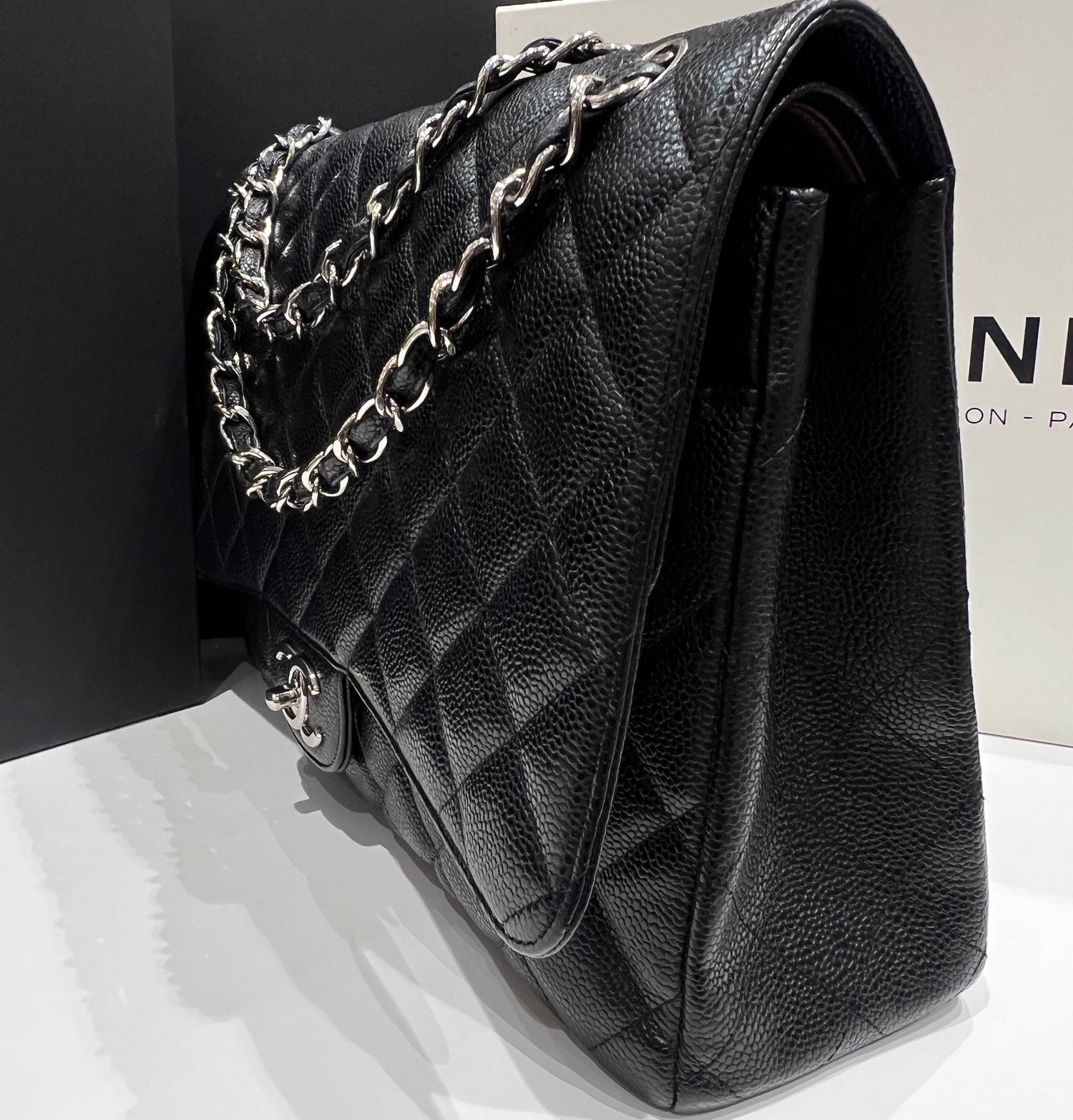 Chanel - sac classique maxi jumbo cuir caviar noir