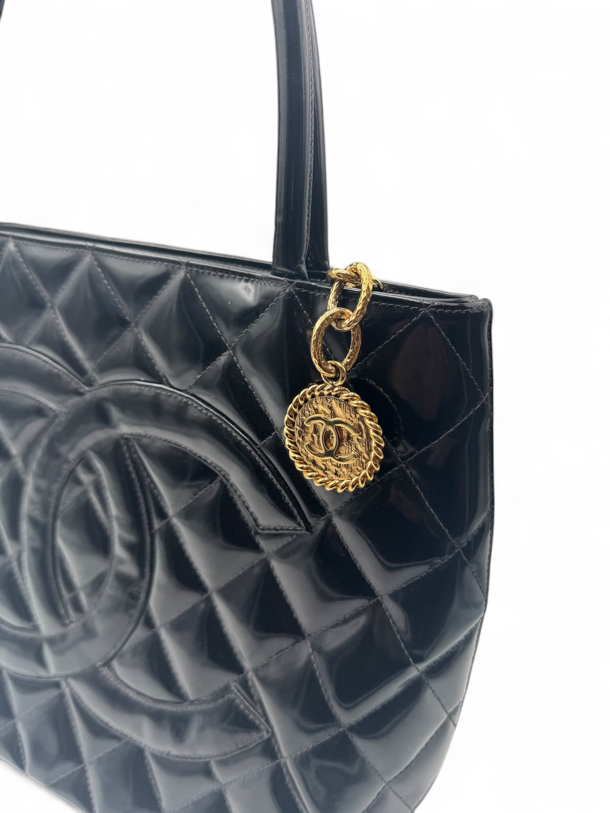 Chanel - Cabas Médaillon schwarz lackiert