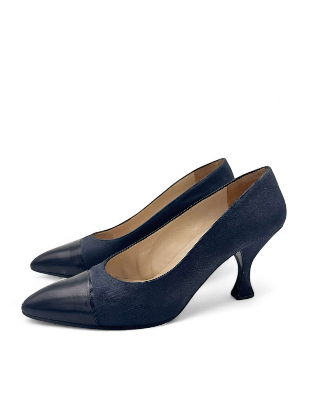 Chanel - Two-tone pump