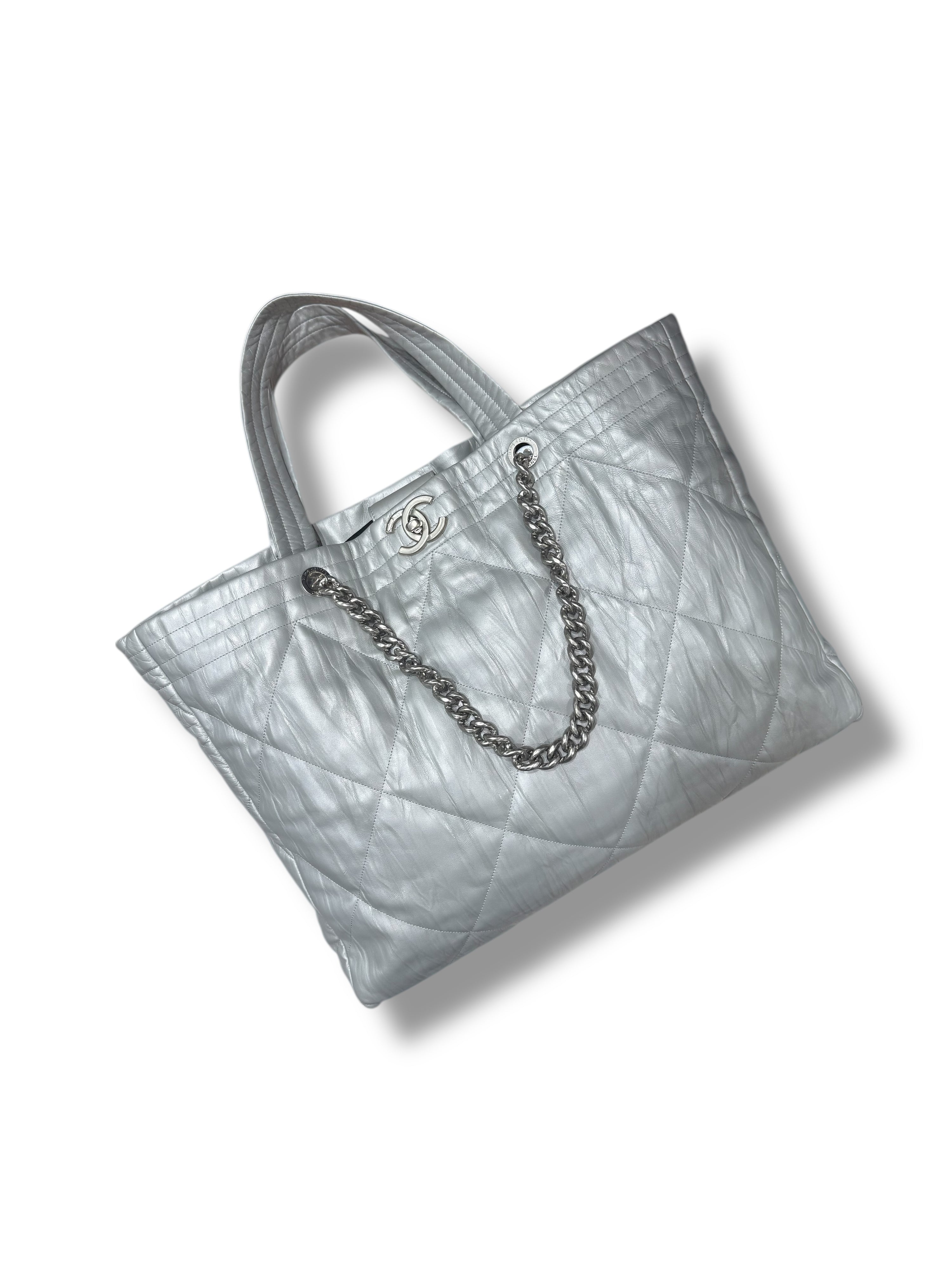 Chanel - Maxi 19 silver tote bag