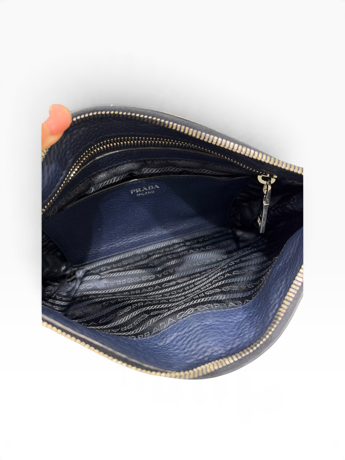 Prada - sac pochette cuir grainé marine