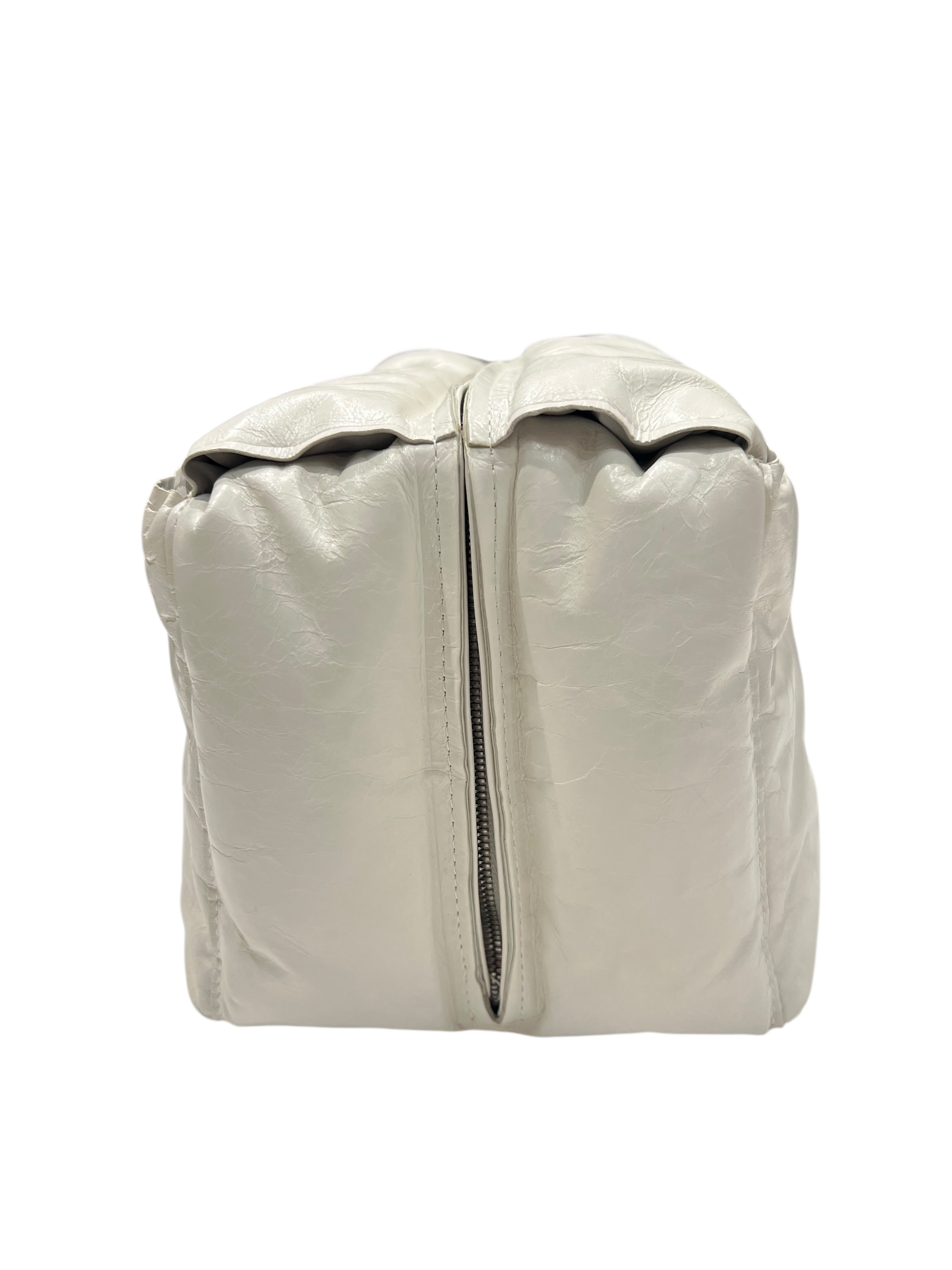 Bottega Veneta - pochette puffer cassette in pelle bianca
