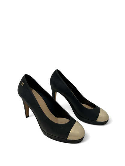 Chanel - Goldene Pumps mit runder Spitze