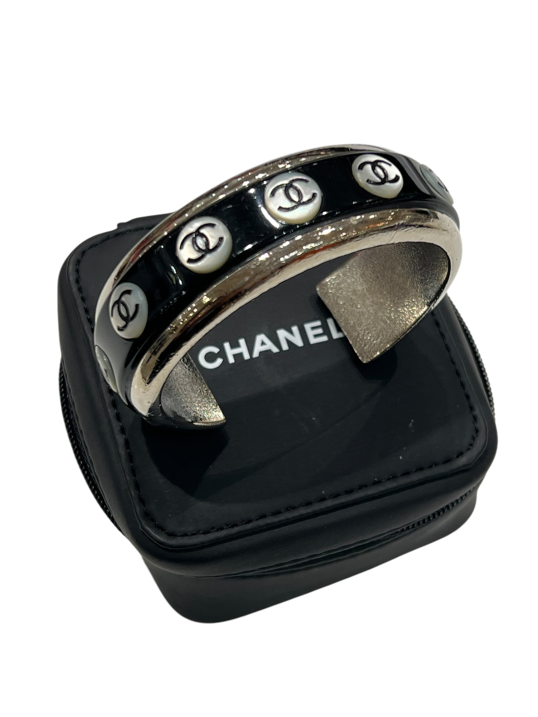 Chanel - demi jonc métal argenté, nacre