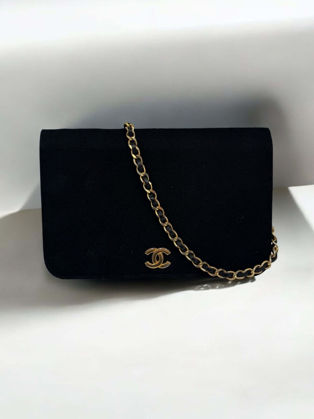 シャネル - 黒い布製チェーン付き財布