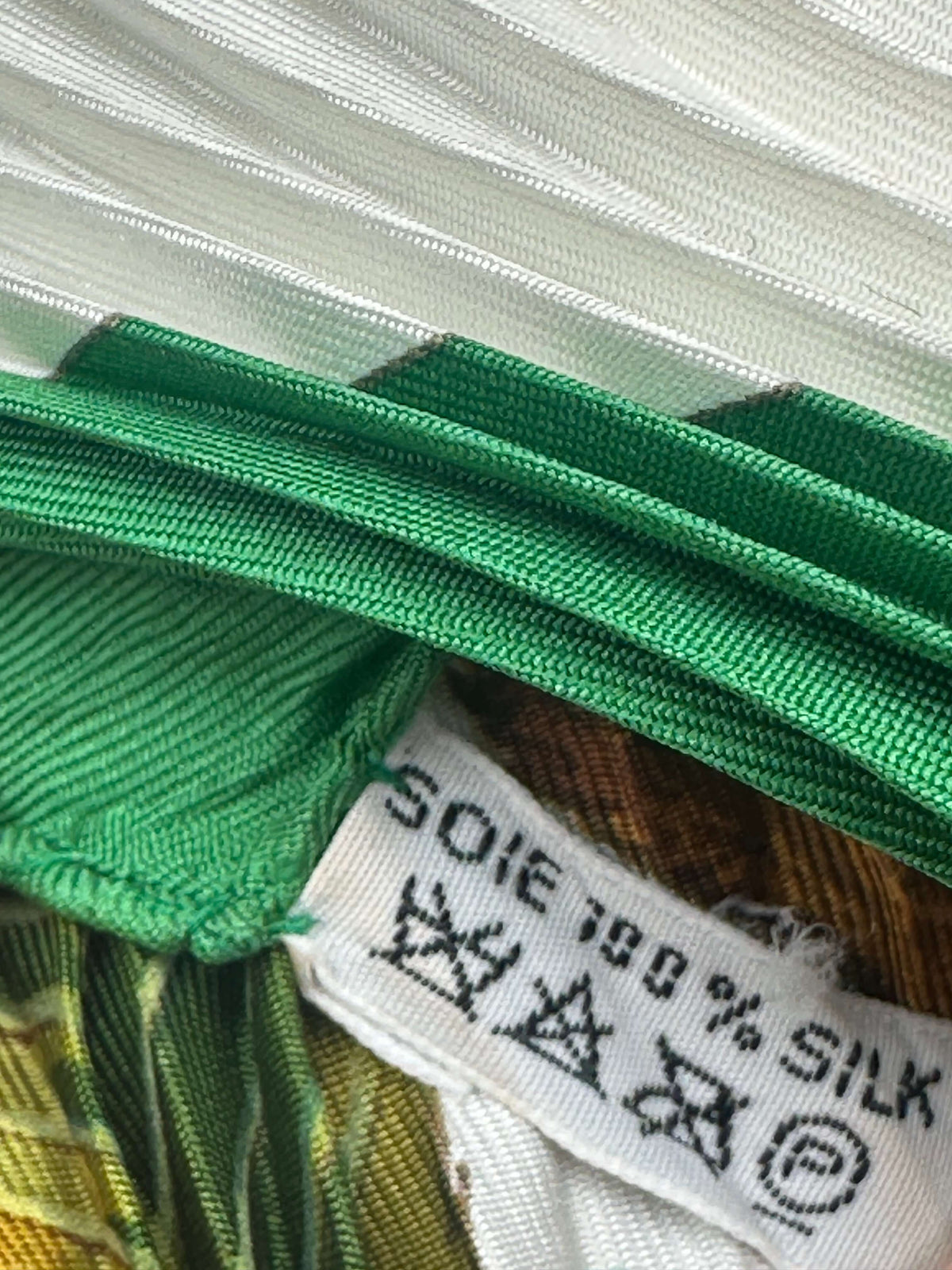 Hermès - Pleated Silk Carre