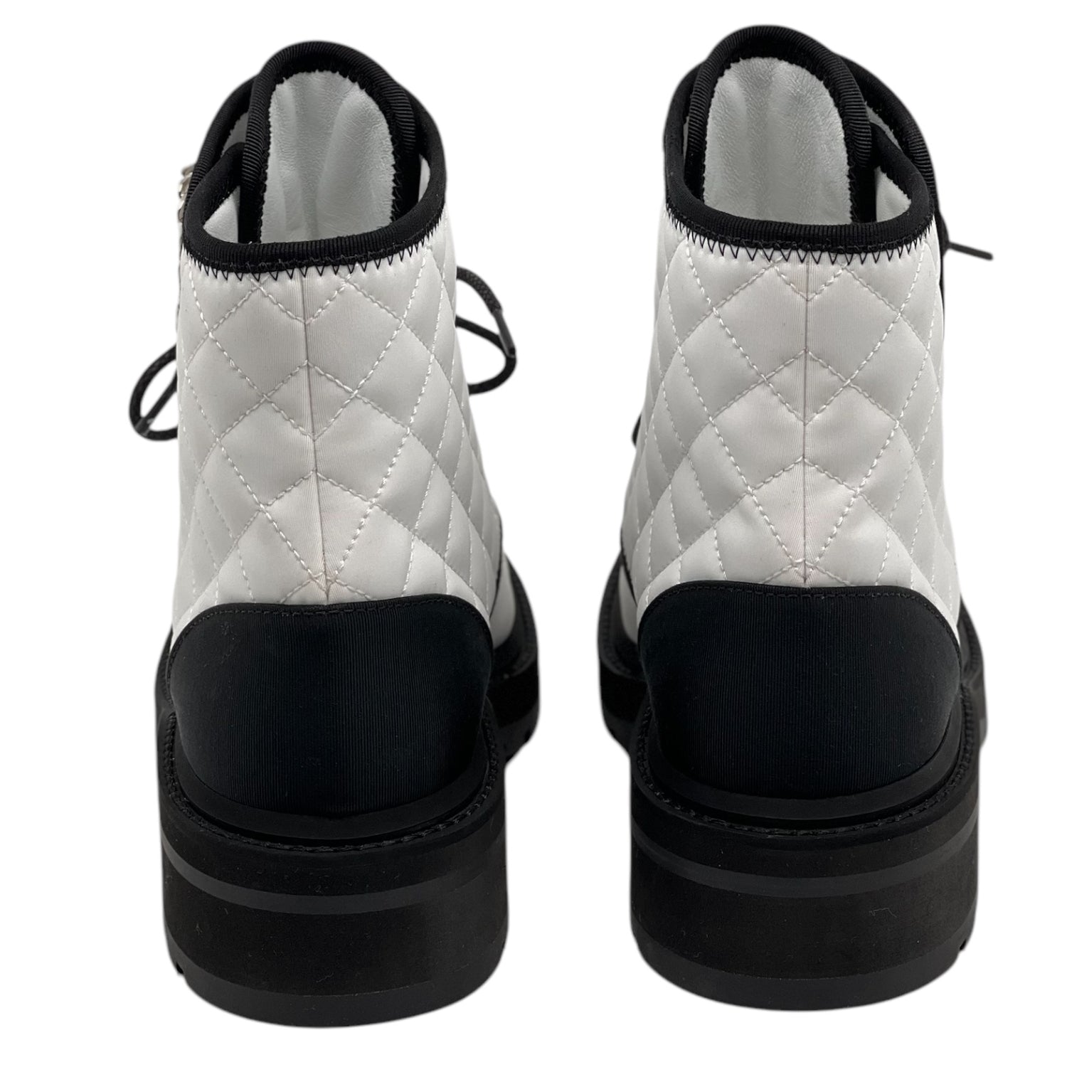 Chanel - Bottes matelassées bicolores  T37,5C