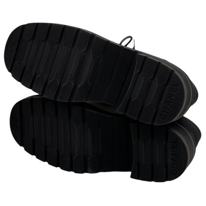 Chanel - Bottes matelassées bicolores  T37,5C